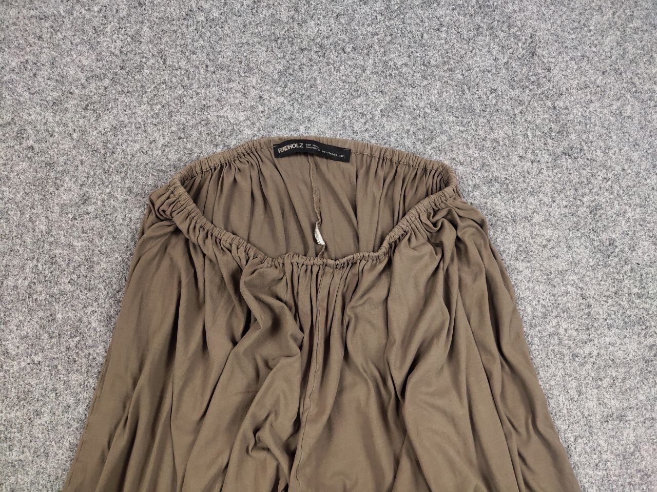 Rundholz Rundholz Design Skirt Cylinder elastic bands khaki color Size 28" / US 6 / IT 42 - 6 Thumbnail