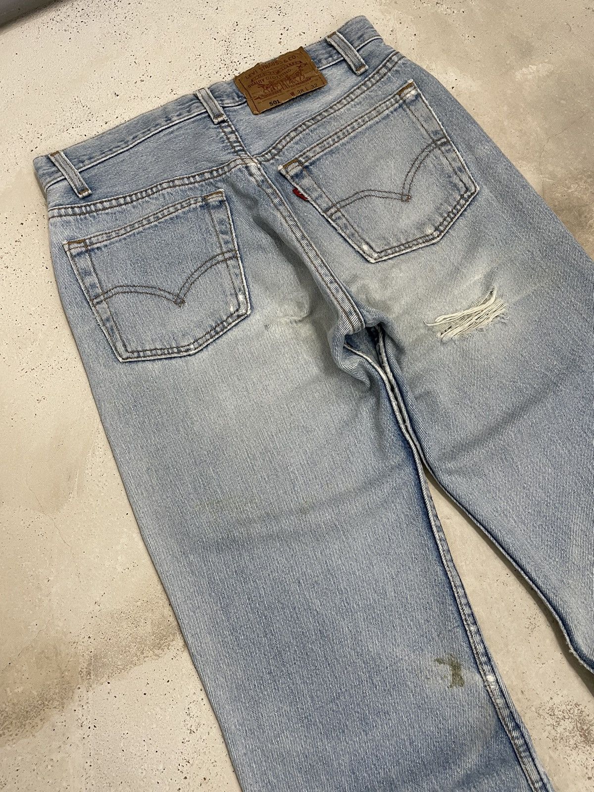 Levi's Vintage Levi’s 501 Light Wash Buttonfly Distressed USA Made Size US 27 - 3 Thumbnail