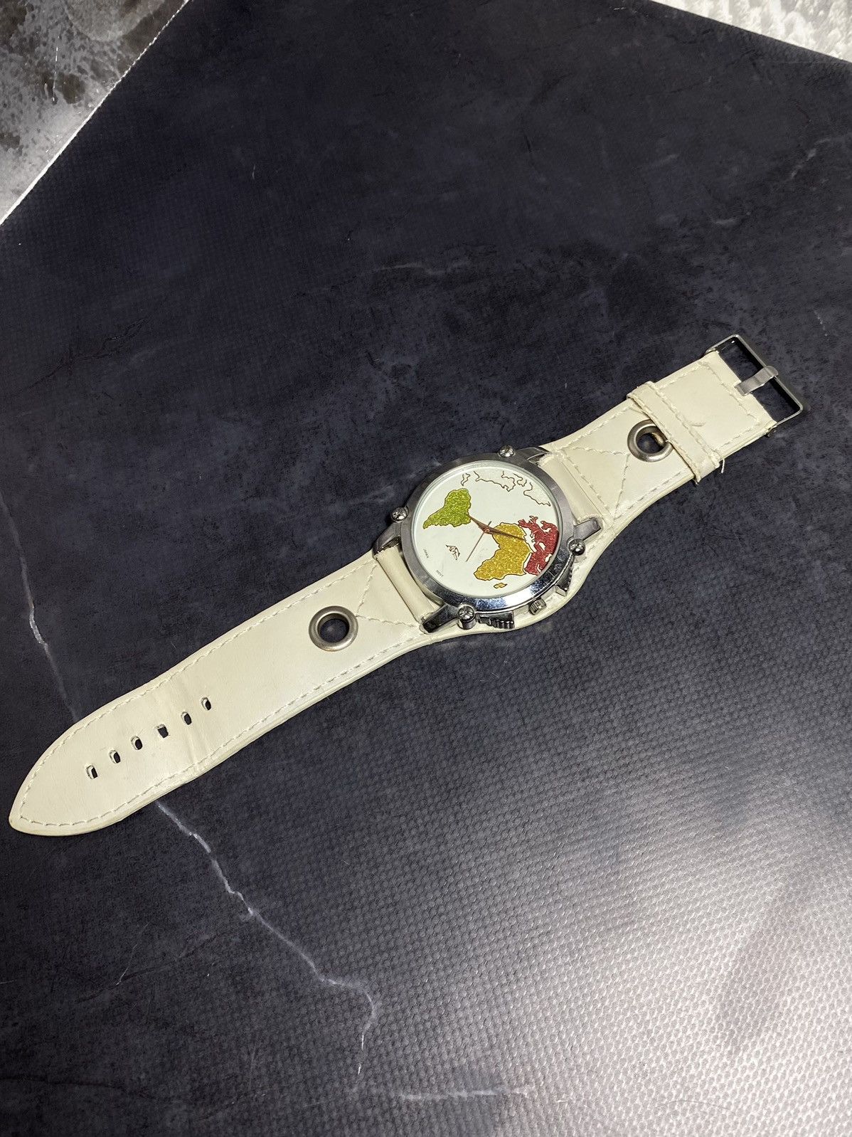 World Map Quartz Watch Unique Design Vintage Aesthetic in White, Men's