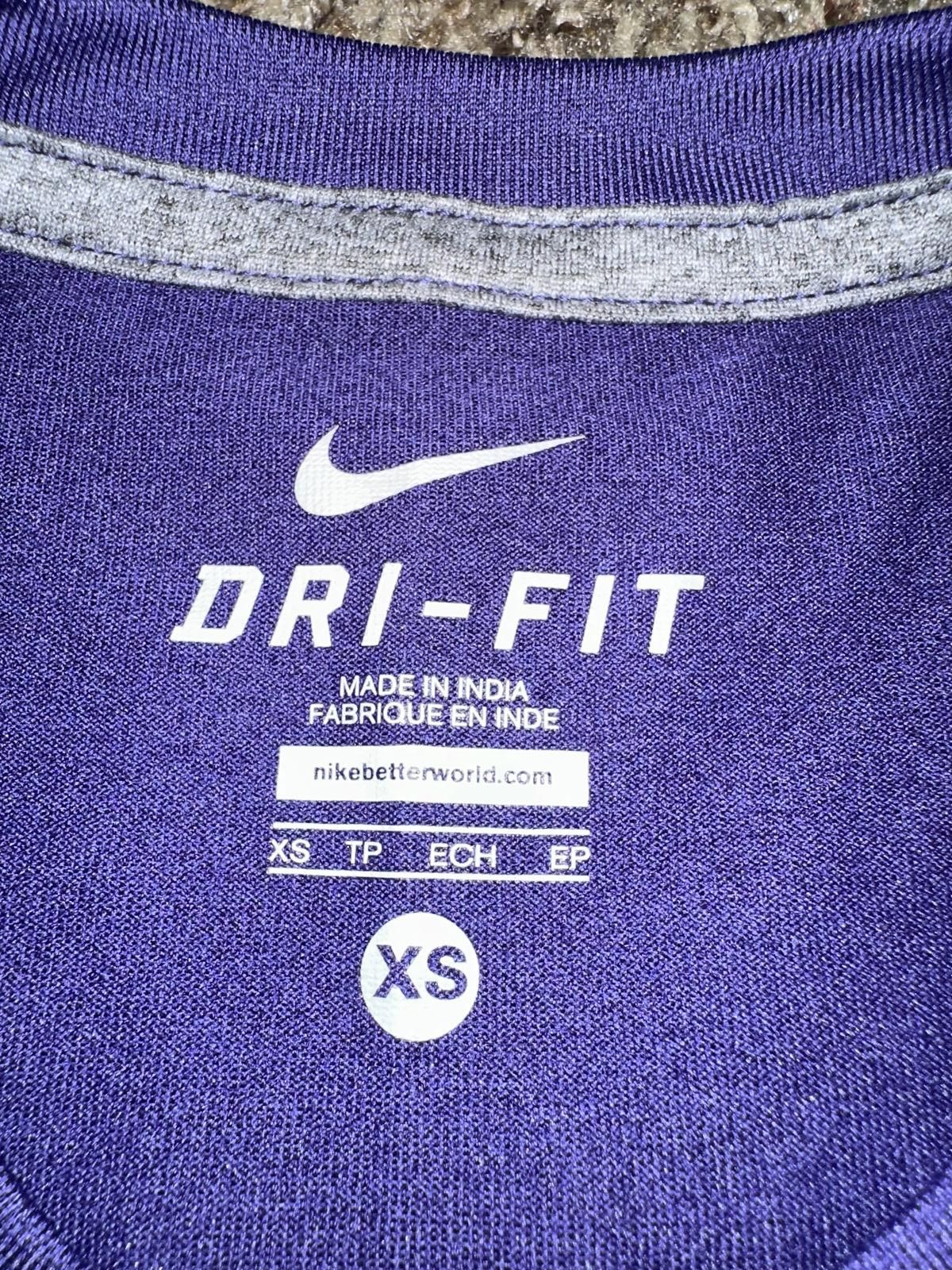 Nike VINTAGE Nike Men’s Graphic NSW T-Shirt 2014 Size US XS / EU 42 / 0 - 4 Thumbnail