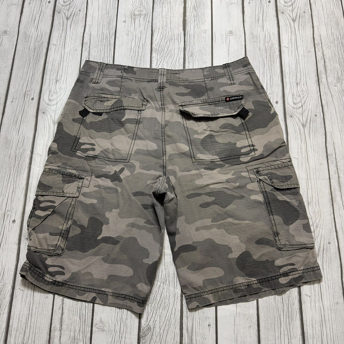 Airwalk Airwalk camo cargo shorts Size US 32 / EU 48 - 2 Thumbnail