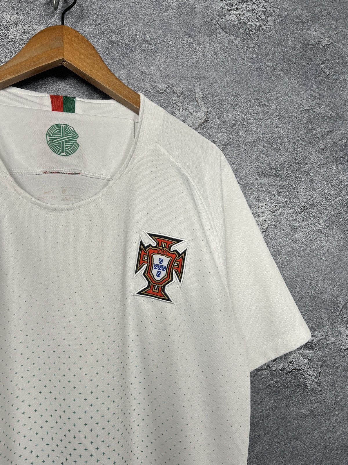 Nike Vintage Nike Portugal 2018 Away Jersey T-shirt Size L Size US L / EU 52-54 / 3 - 6 Thumbnail