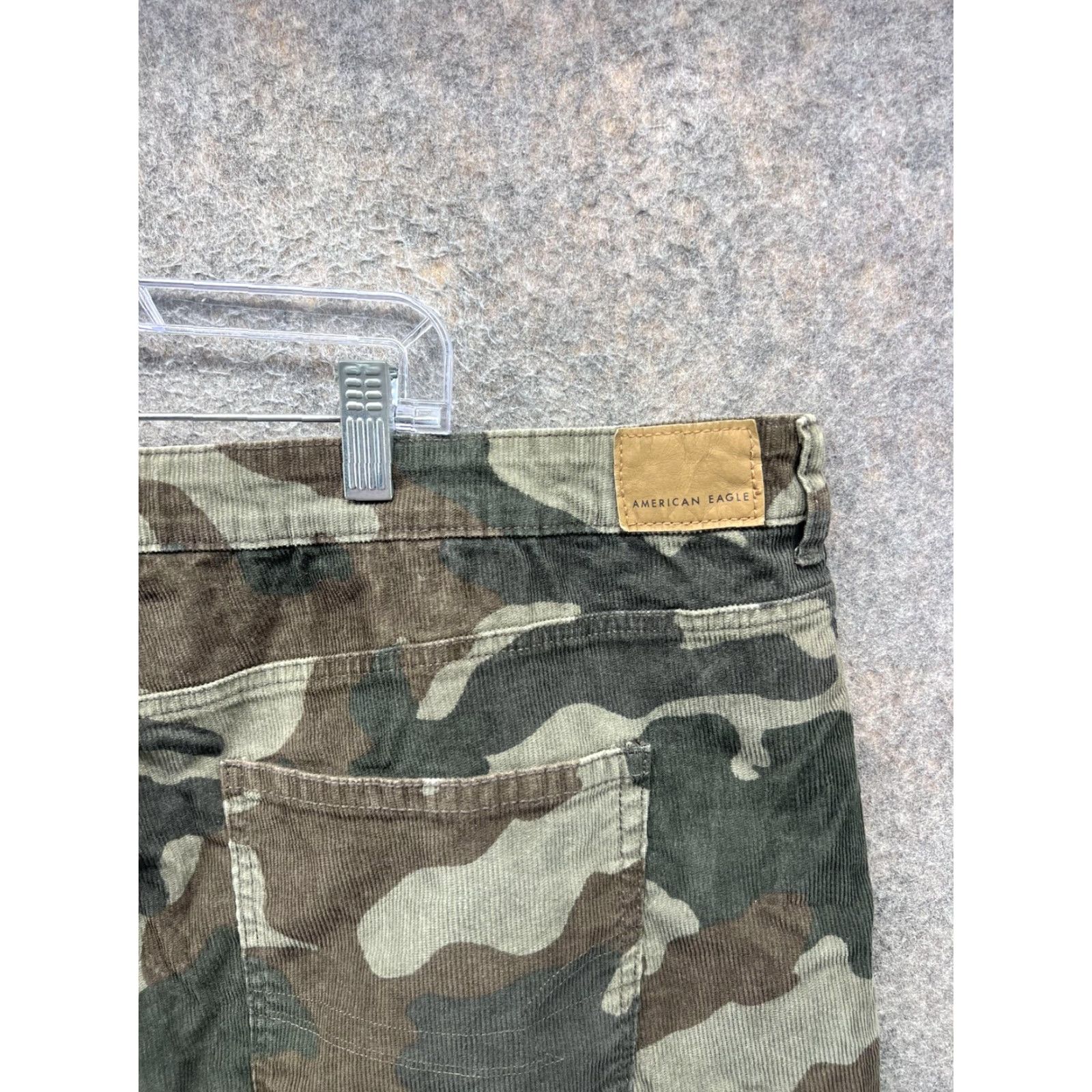 American Eagle Outfitters VINTAGE American Eagle Outfitters Pants Womens 24 Plus Camouflage Corduroy Straight Leg Chino Size 42" / US 20 - 7 Thumbnail
