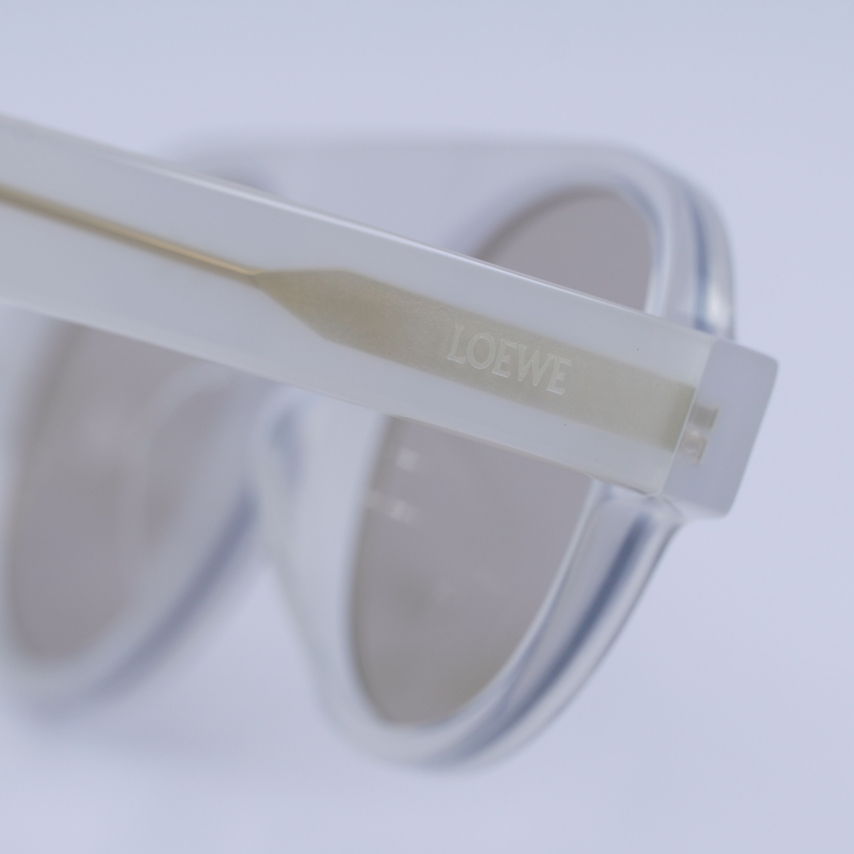 Loewe Loewe LW40020F 21E White Sunglasses Size ONE SIZE - 9 Thumbnail