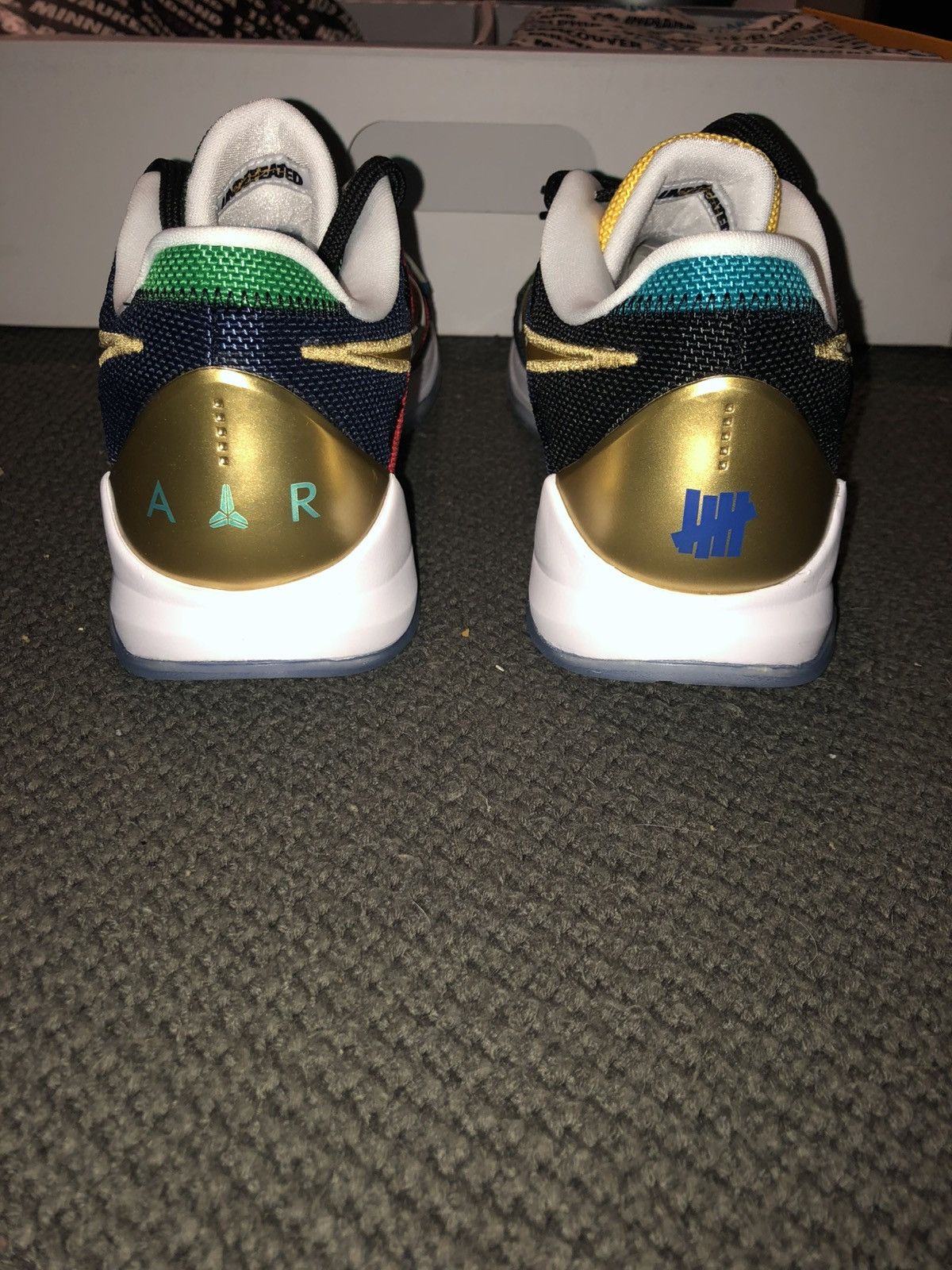 Nike × Undefeated Kobe V Protro Undefeated “What If” Pack Size US 9.5 / EU 42-43 - 3 Thumbnail