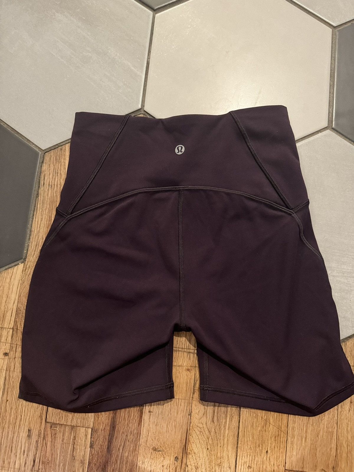 Lululemon Lululemon Train Times Short 6" Boysenberry VEUC SZ 4 Size 27" / US 4 / IT 40 - 7 Thumbnail
