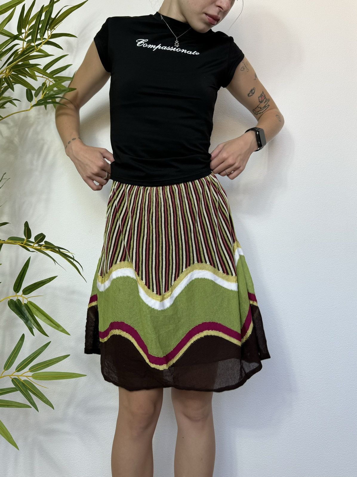 Vintage VINTAGE MISSONI STRETCHING MIDI SKIRT Size 27" / US 4 / IT 40 - 1 Thumbnail