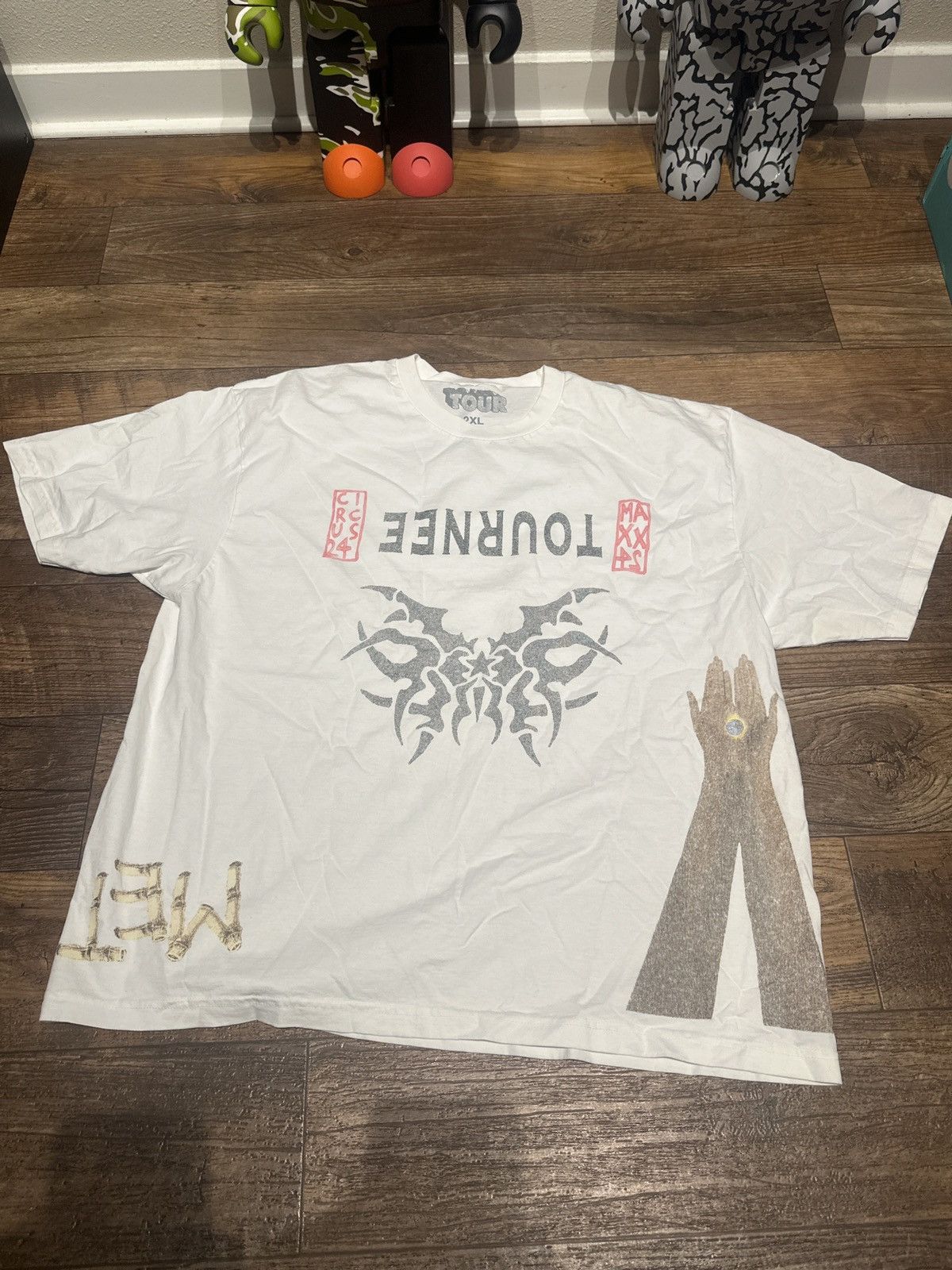 Travis Scott Travis Scott Utopia MetLife White Tournee Tee XXL Size US XXL / EU 58 / 5 - 1 Thumbnail