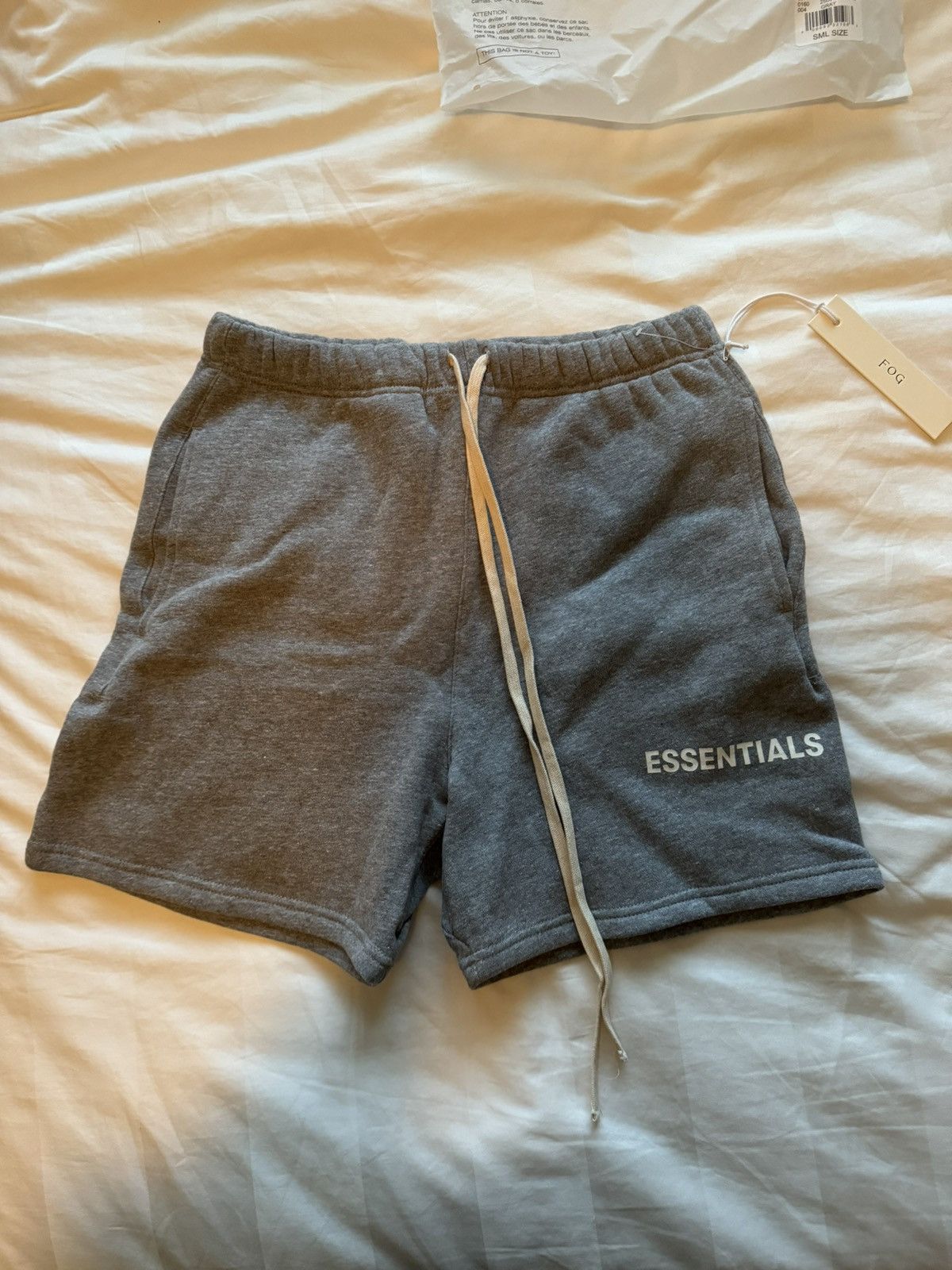 Essentials × Fear of God Graphic Sweat Shorts FW18 Size US 30 / EU 46 - 2 Thumbnail