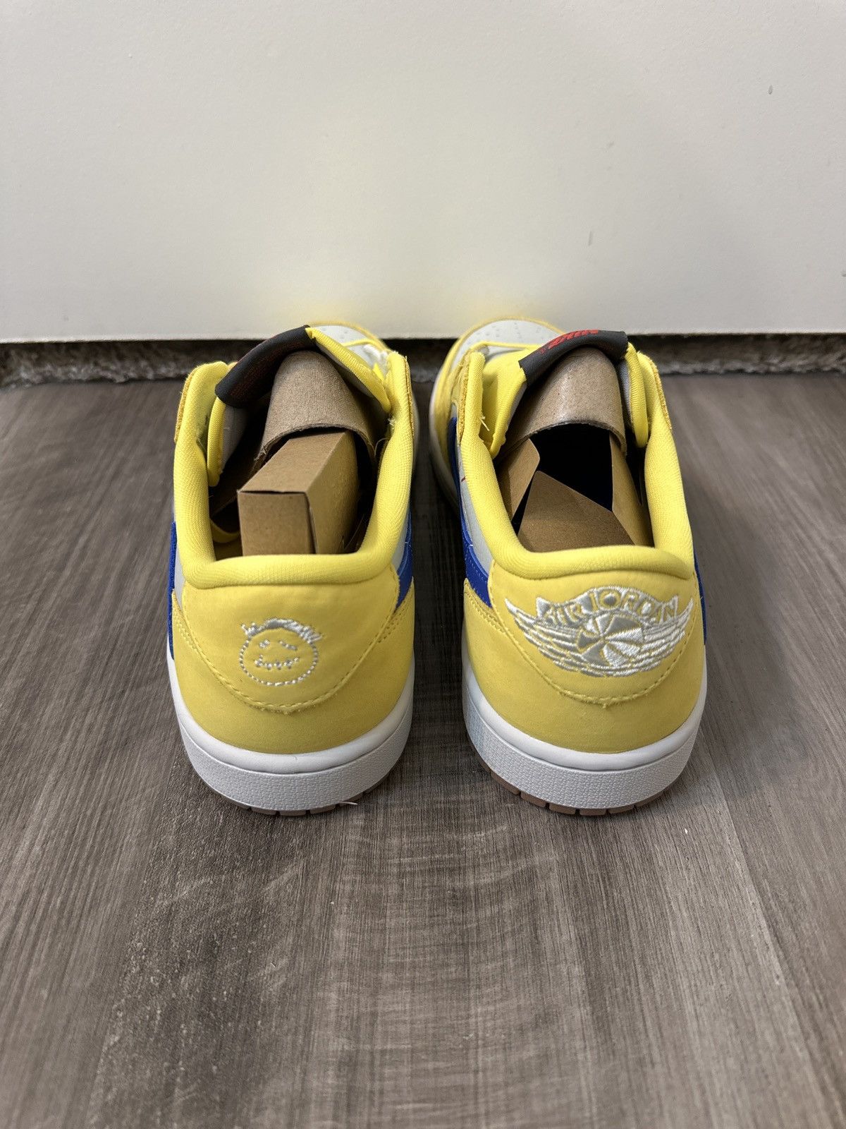 Jordan Brand × Nike × Travis Scott Women’s Air Jordan 1 Retro OG SP Size US 9 / IT 39 - 4 Thumbnail