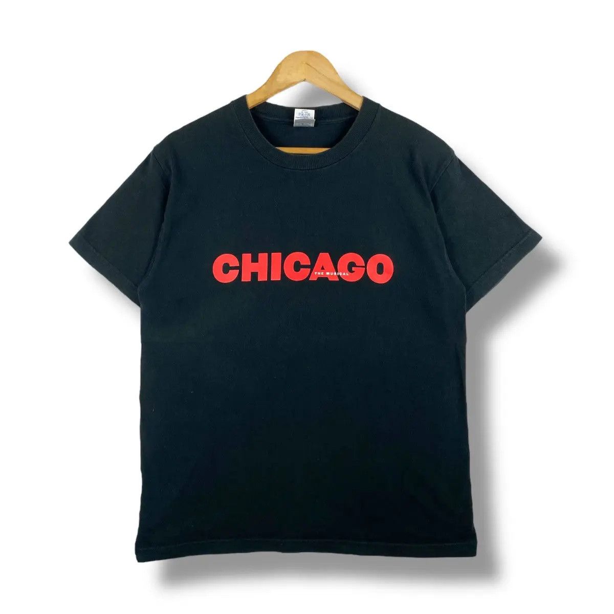Other CHICAGO The Musical All I Care About Is LOVE Graphic Tee Size US M / EU 48-50 / 2 - 1 Thumbnail