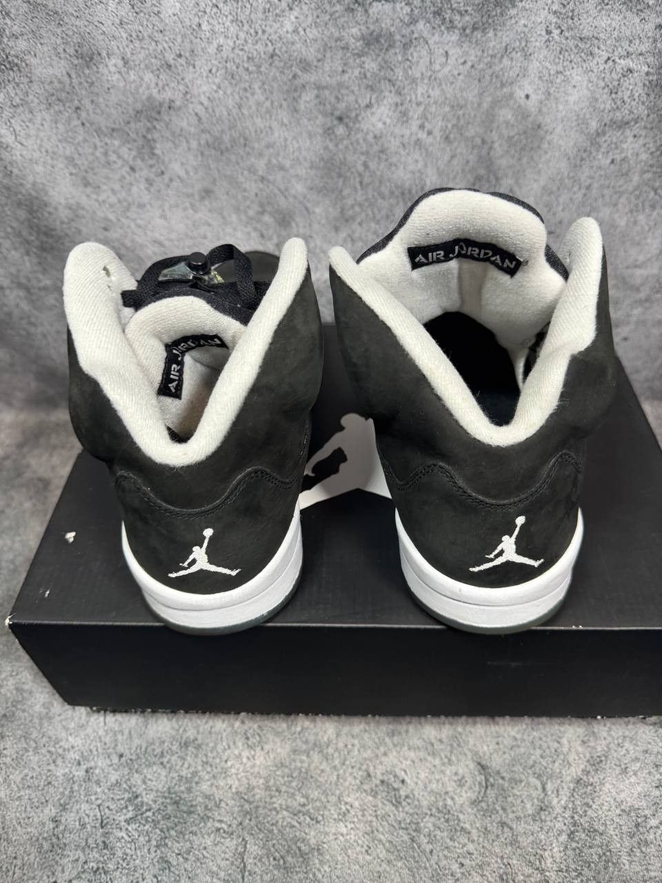 Jordan Brand Size 9.5 | Jordan 5 Oreo With Box | Pre-Owned Size US 9.5 / EU 42-43 - 3 Thumbnail