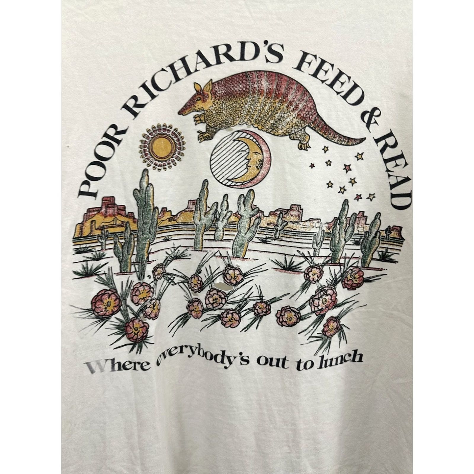 Hanes VTG 90s Poor Richard's Feed & Read Book Store Thrashed Worn Cotton T-Shirt XL Mens White Hanes Shirt Tee Size US XL / EU 56 / 4 - 4 Thumbnail
