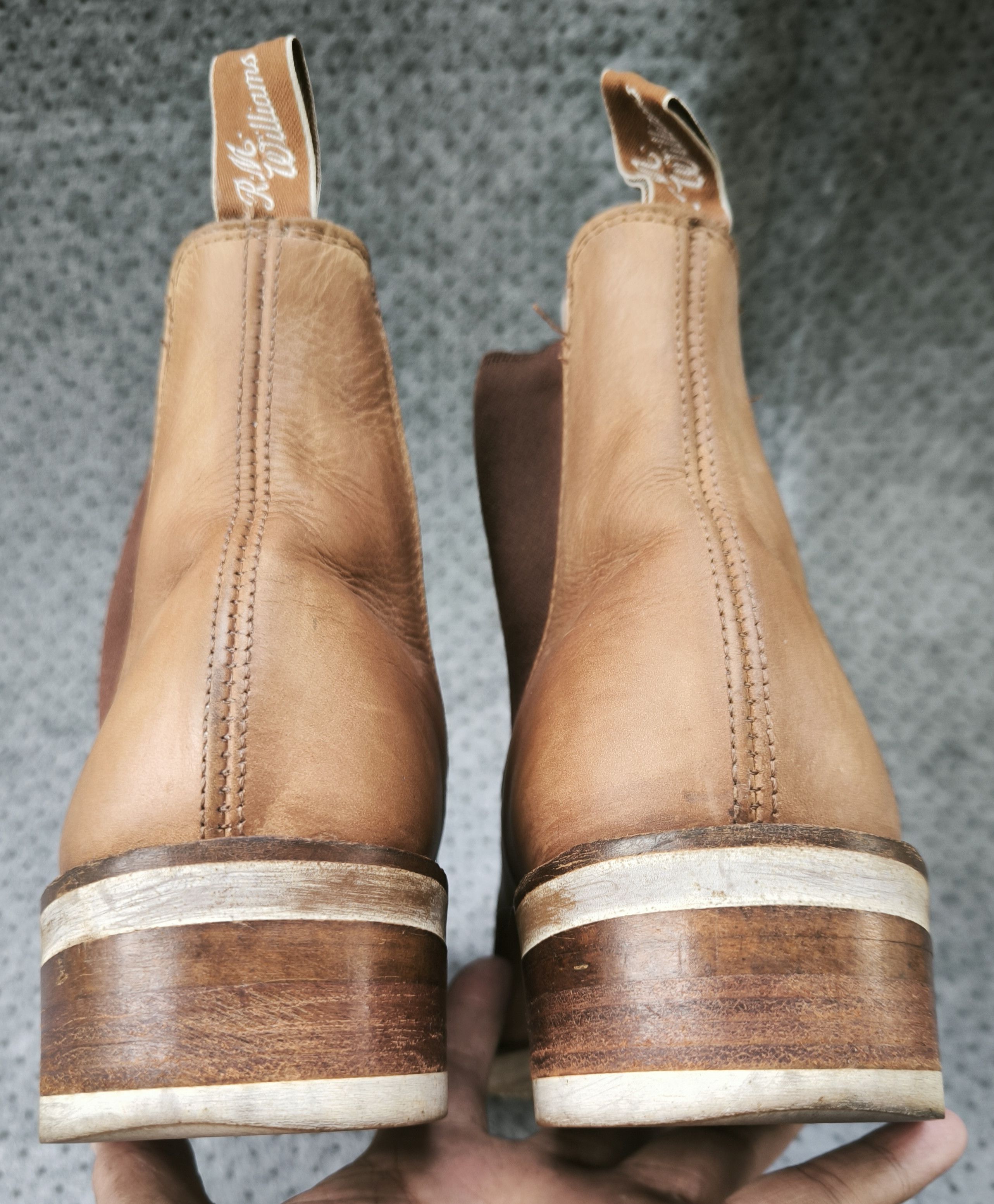 R.M. Williams R.M. WILLIAMS men's craftsman chelsea boot Size US 9.5 / EU 42-43 - 5 Thumbnail