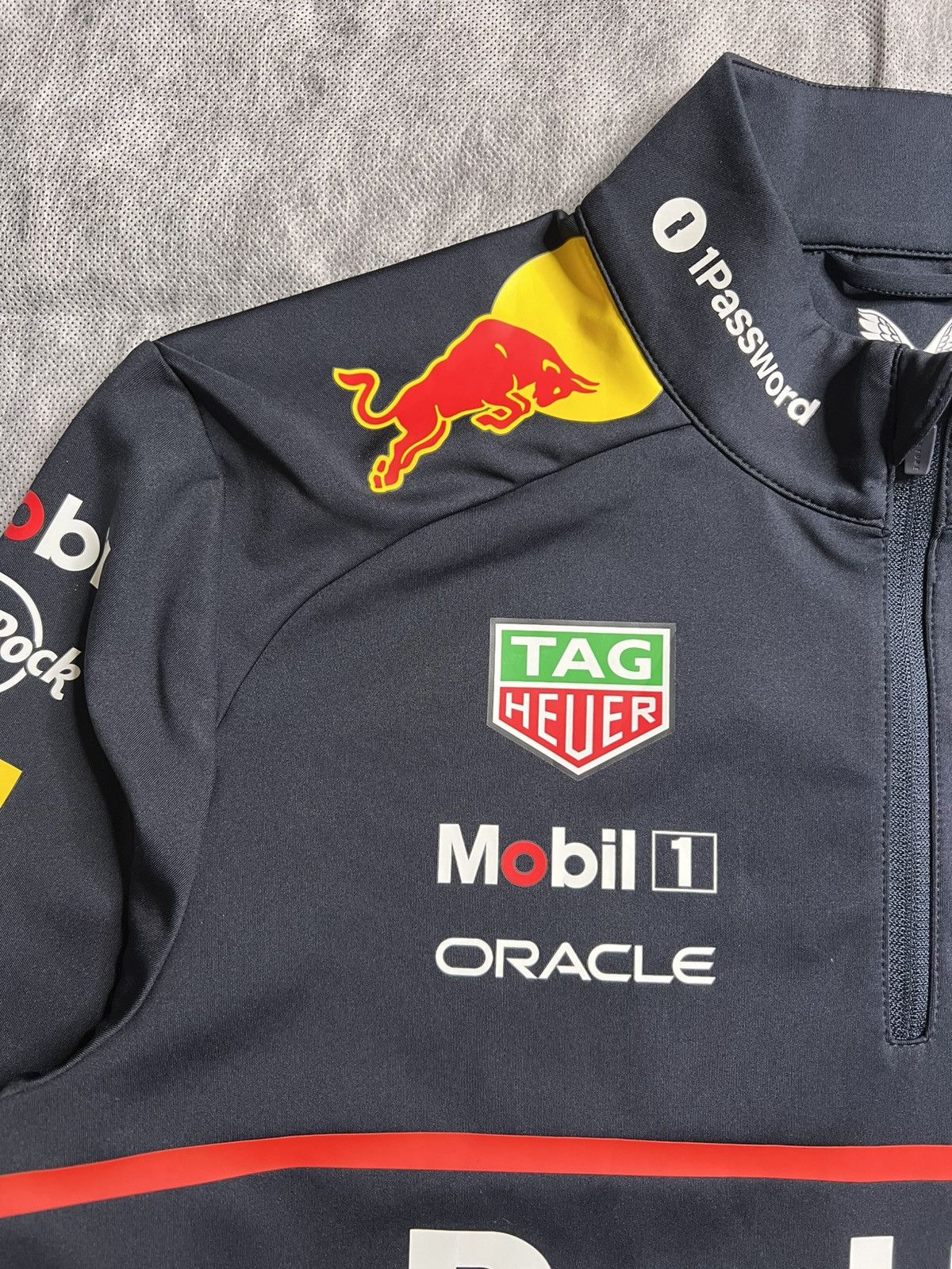 Castore Oracle Red Bull Racing 2025 Team 1/4 3 Zip Midlayer Castore Size US M / EU 48-50 / 2 - 5 Thumbnail