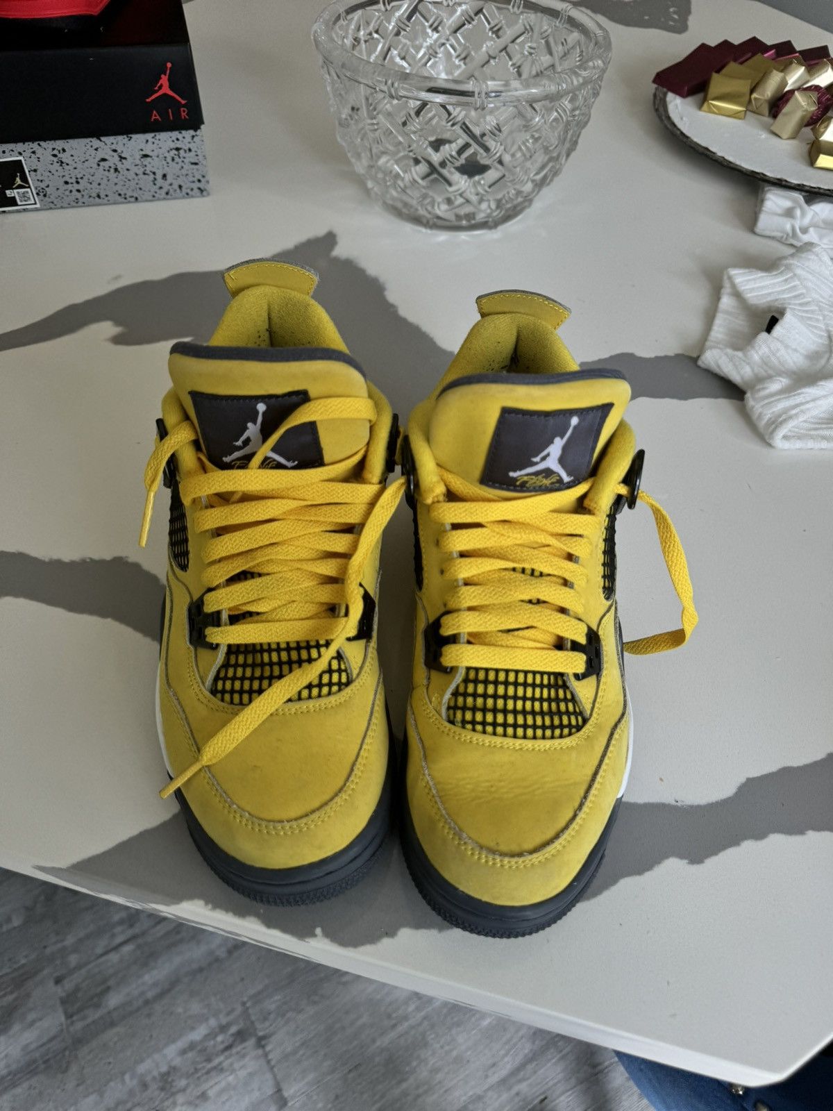 Jordan Brand Air Jordan One Lightning Size US 7 / EU 40 - 1 Thumbnail