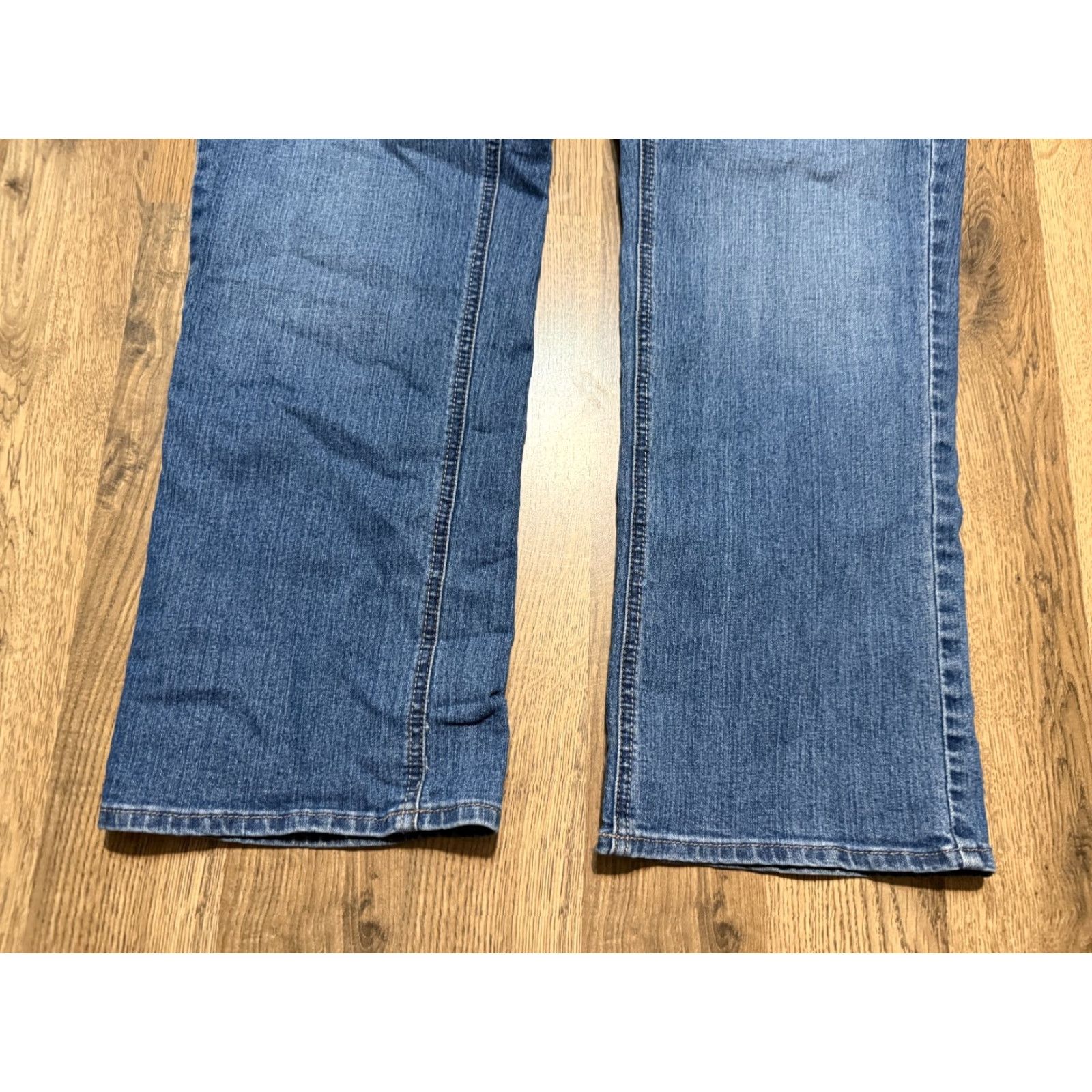 Lee Riders by Lee Jeans Women's 16 Petite Blue Denim Straight Leg Pockets 5-Pocket Design Jeans Size 38" / US 16 / IT 52 - 3 Thumbnail