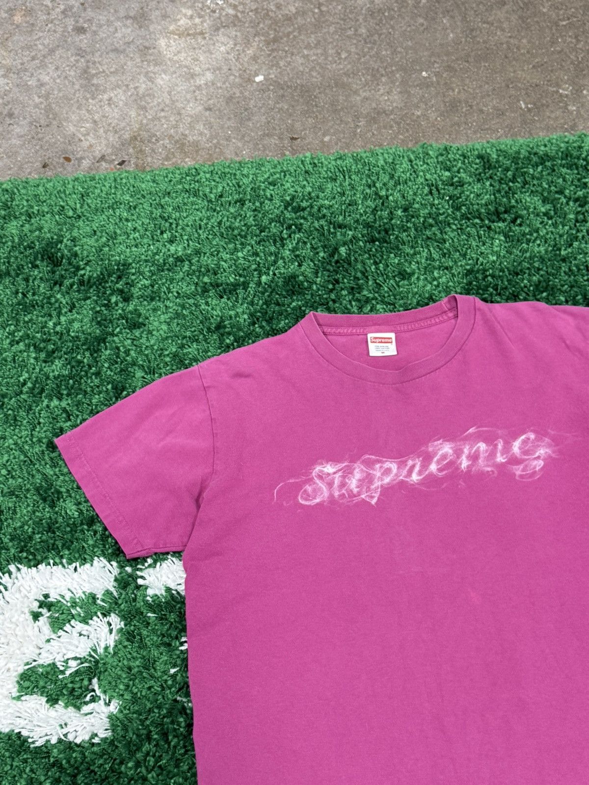 Supreme Supreme Pink Smoke Logo Tee Medium FW19 Tee Size US M / EU 48-50 / 2 - 2 Thumbnail