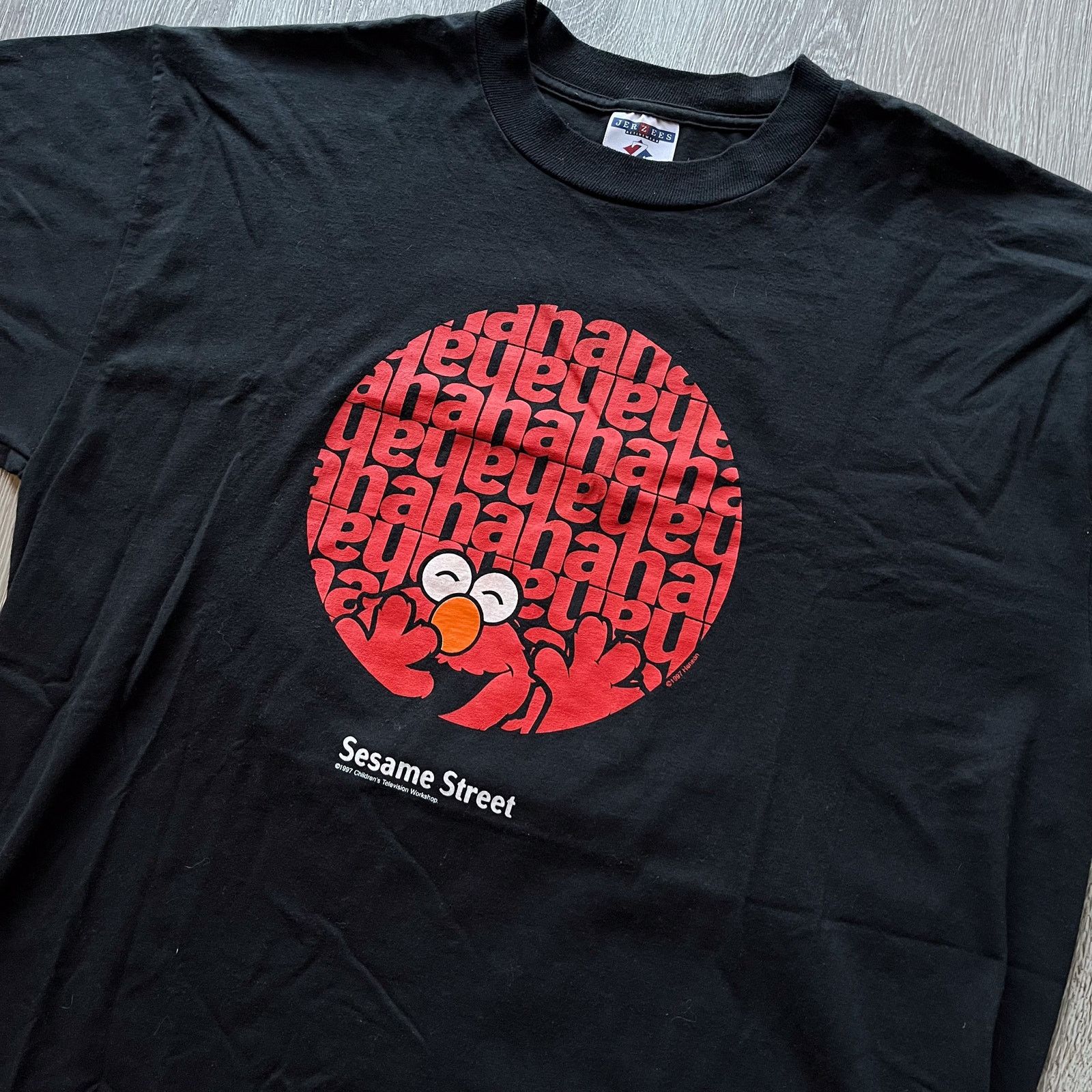 Vintage Rare 90s Tickle Me Elmo Sesame Street T shirt Mens XL Size US XL / EU 56 / 4 - 2 Thumbnail