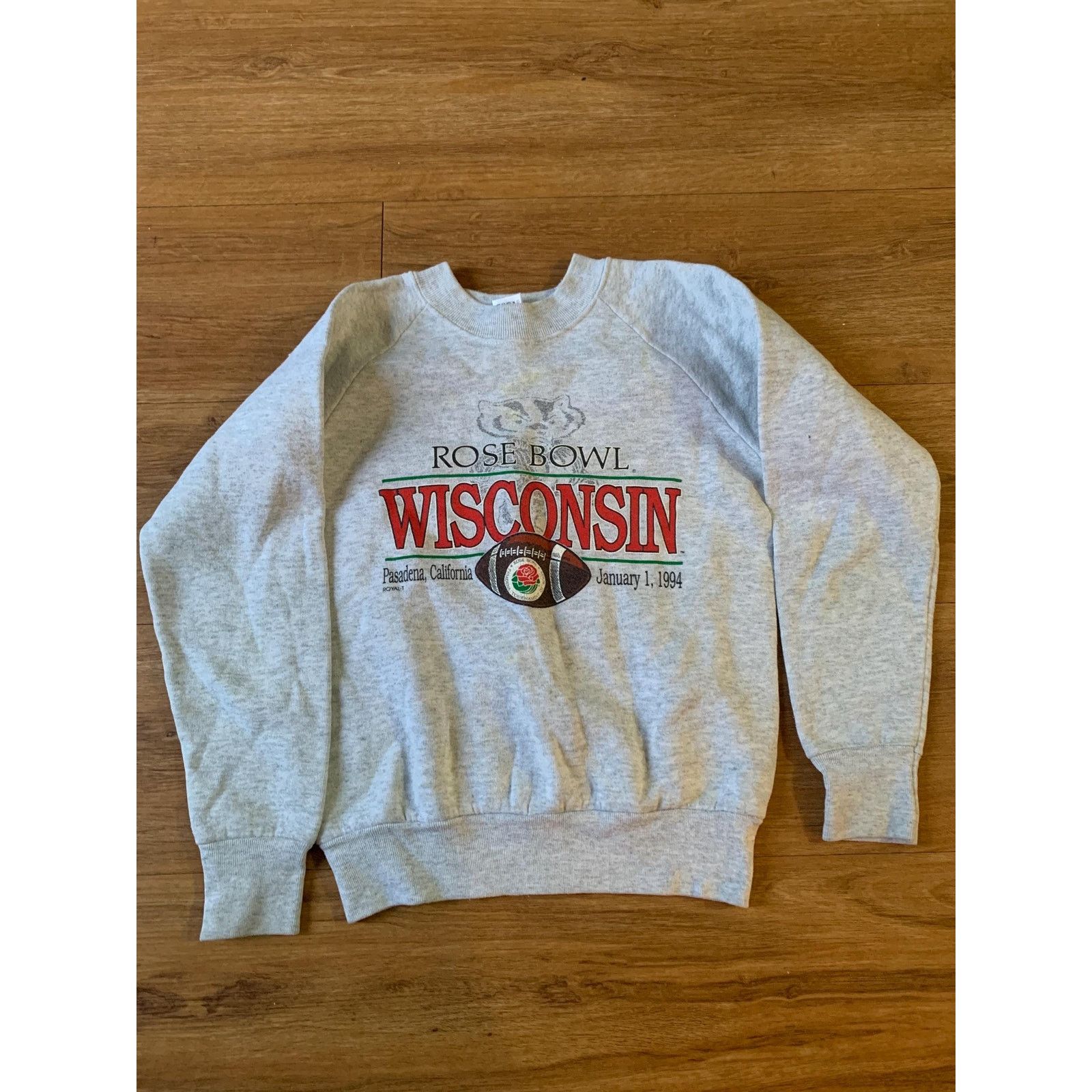 Fruit Of The Loom Vintage Wisconsin badgers Sweatshirt size youth medium 1990s Size L / US 10 / IT 46 - 1 Thumbnail