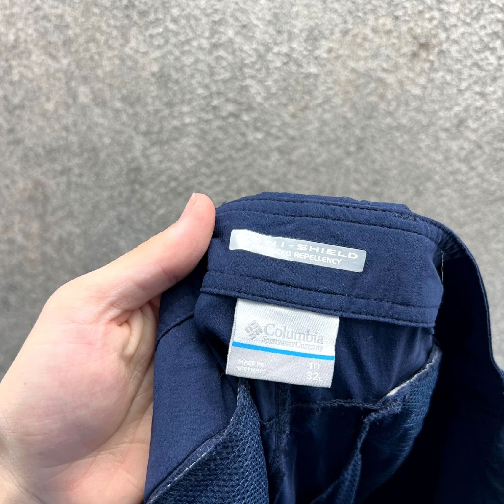 Vintage Columbia Pants Womens 10 32L Blue Chino PFG Omni Shield Outdoors Hiking Travel Pants Casual Womens 10 32L Blue Chino Bit Size 24" / US 00 / IT 34 - 6 Thumbnail