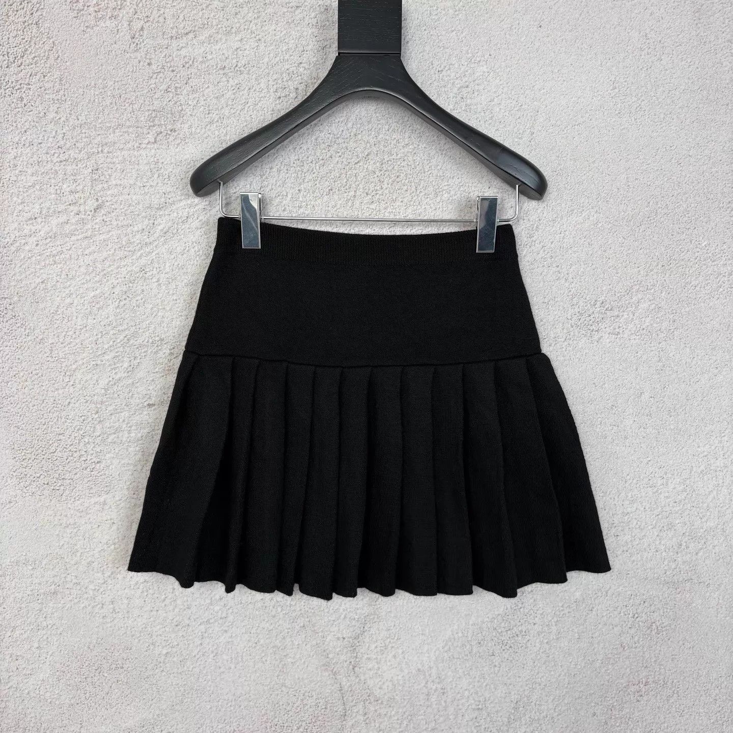 Miu Miu MIU MIU Women's Cashmere Pleated Black Skirt 38 Size 26" / US 2 / IT 38 - 2 Thumbnail
