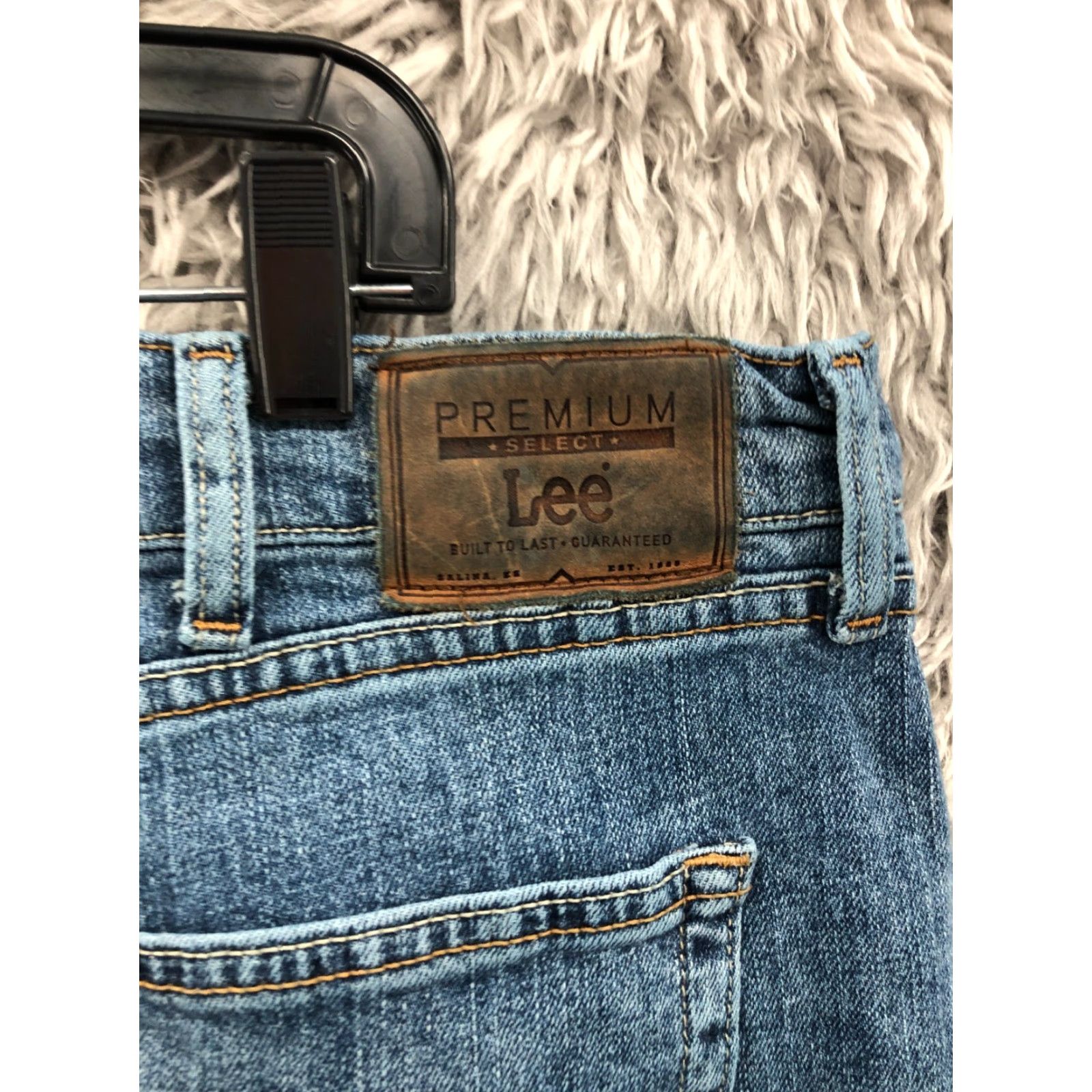 Lee Lee Jeans Mens Size 42x30 Straight Leg Mid Rise Medium Wash Blue Denim Jeans Regular 42in Inseam 5-Pocket Denim Blue Lee Size US 42 / EU 58 - 6 Thumbnail