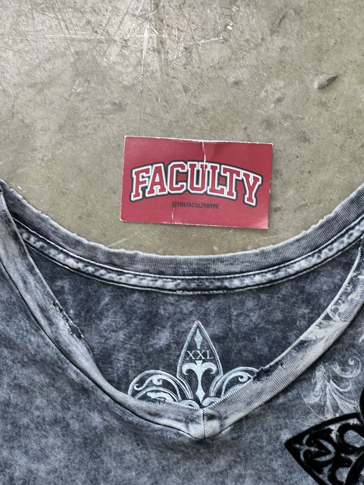Roar × Vintage Vintage Affliction Style Y2K Roar Acid Wash V-neck Tee XXL Size US XXL / EU 58 / 5 - 3 Thumbnail