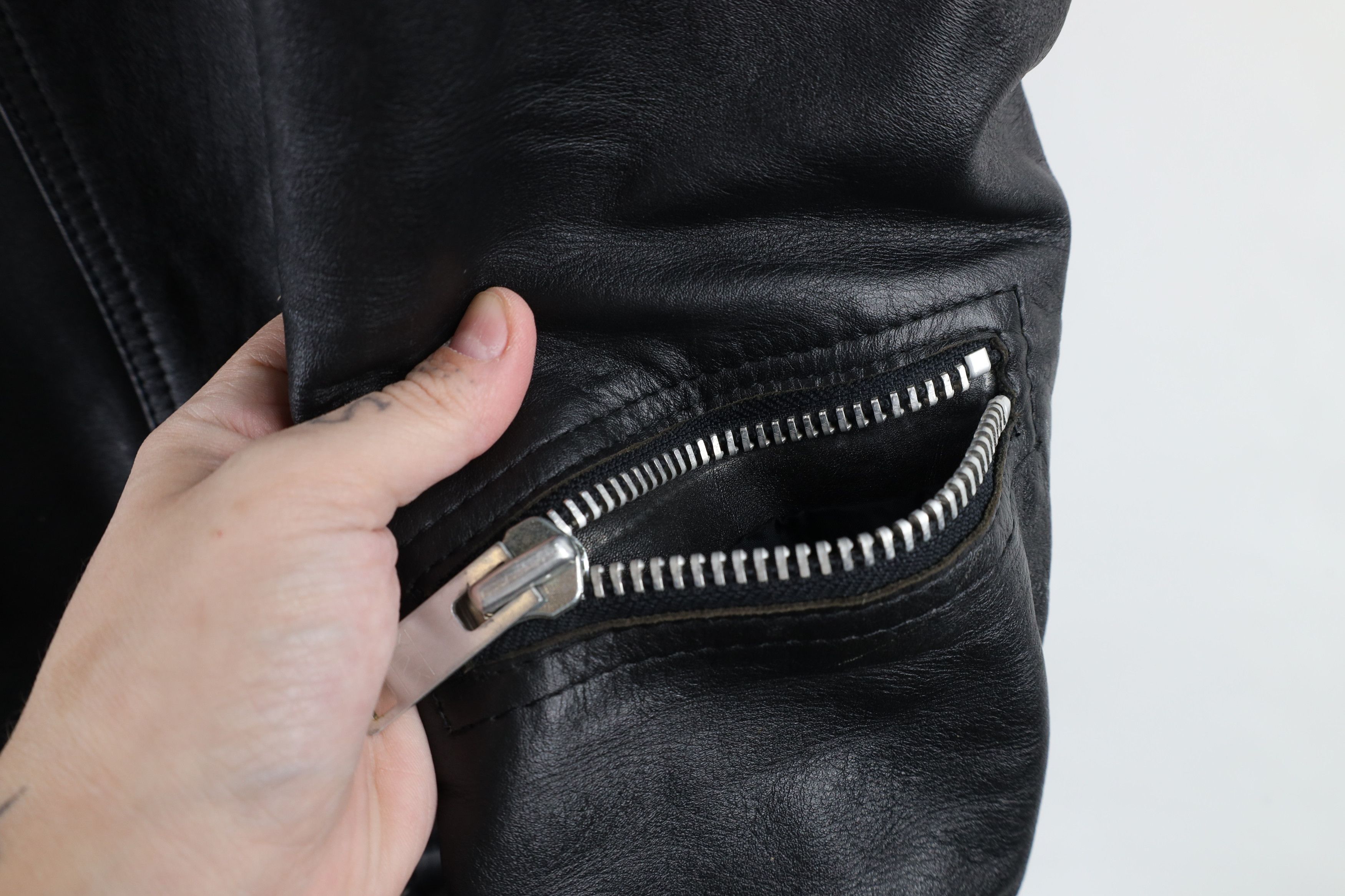 Vintage Vintage 70s Streetwear Belted Motorcycle Jacket Black Size US L / EU 52-54 / 3 - 7 Thumbnail