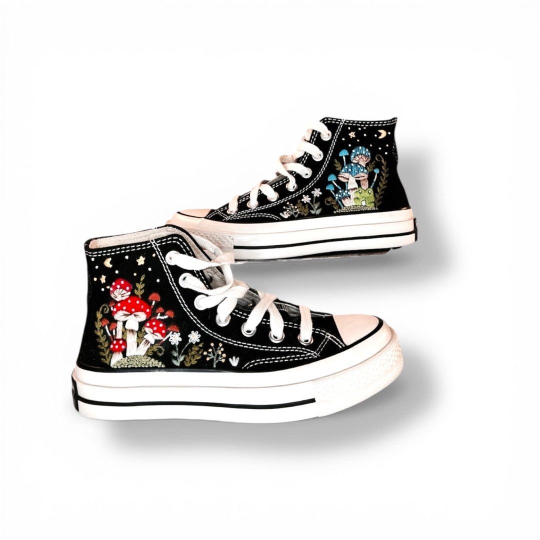 Converse Converse Chuck Taylor Embroidered Mushroom High Tops 36 Size US 5.5 / IT 35.5 - 9 Thumbnail