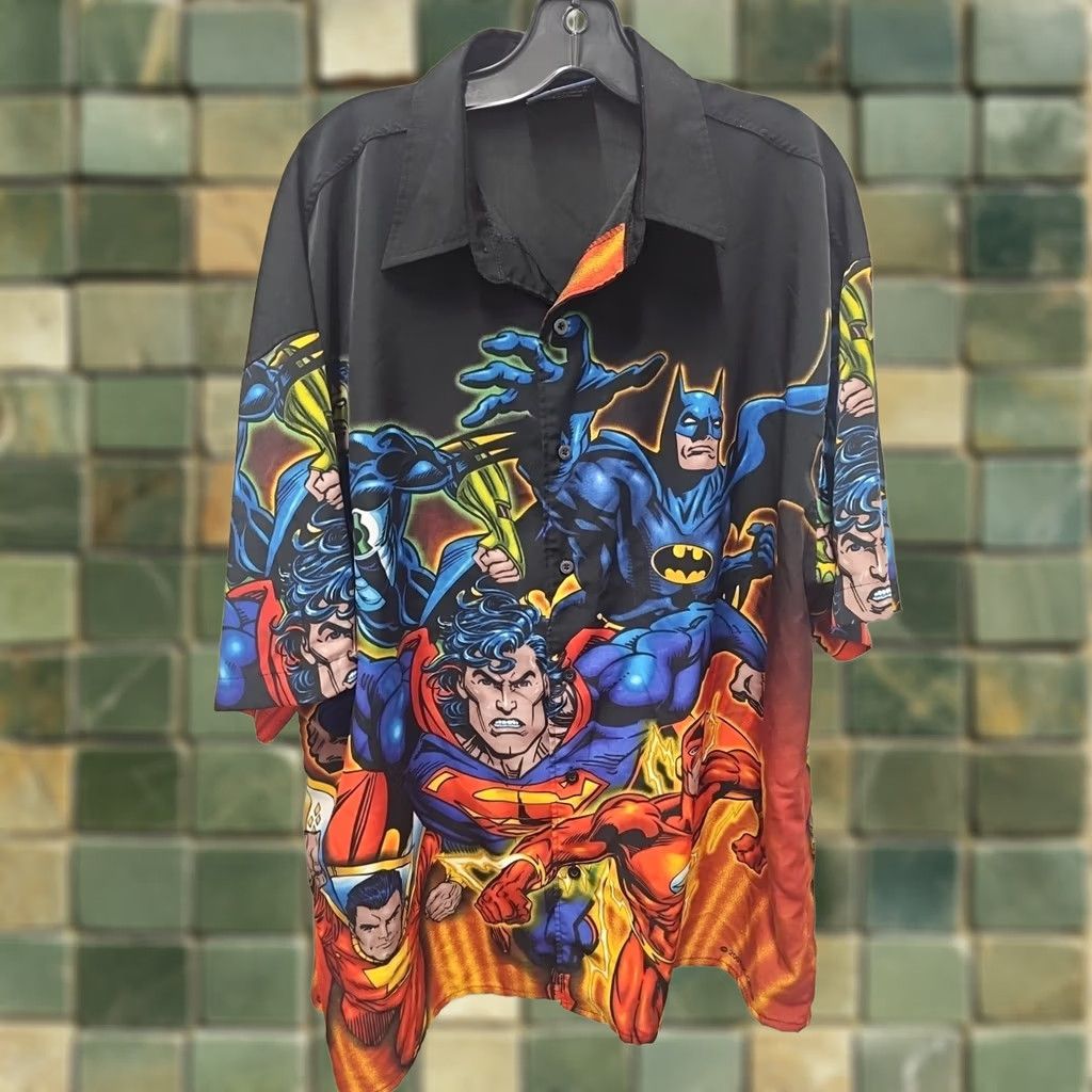 Vintage VINTAGE DC Comic All Over Print Super Heroes Button-Up Shirt XL Men Black Short Sleeve Size US XL / EU 56 / 4 - 1 Thumbnail