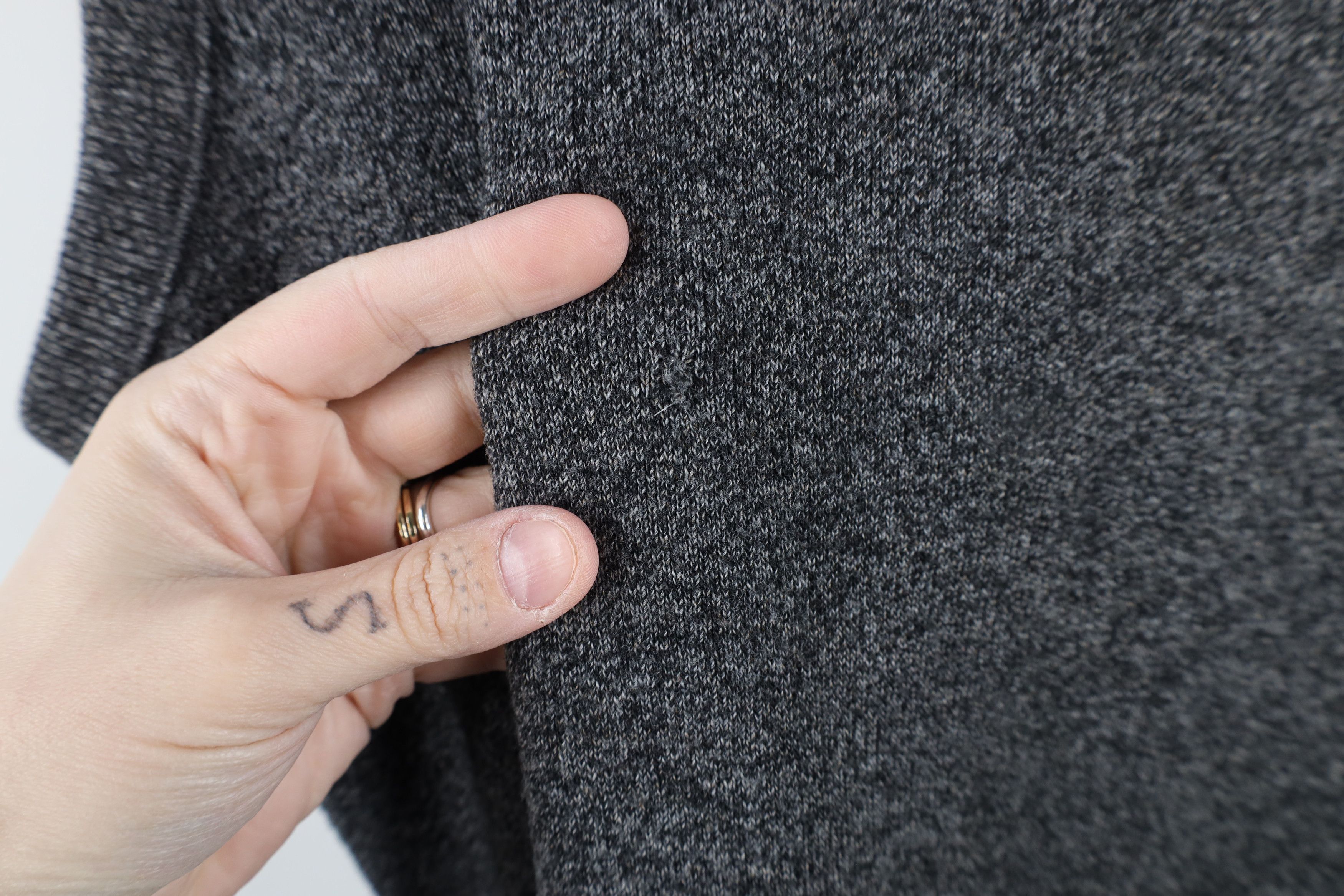Vintage Vintage 90s Streetwear V-Neck Sweater Vest Heather Gray USA Size US L / EU 52-54 / 3 - 4 Thumbnail