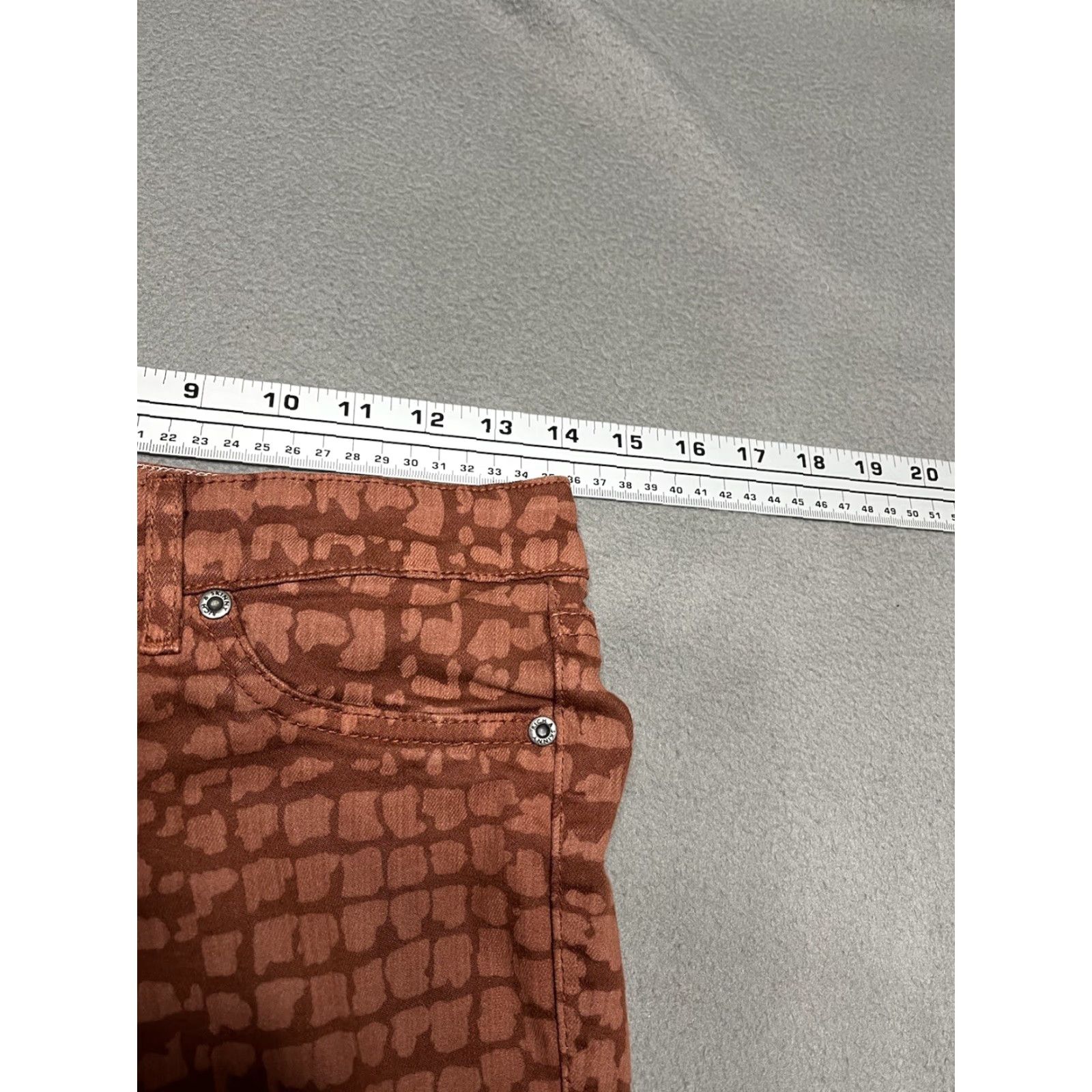Crocs Rich & Skinny Marilyn Croc Print Skinny Jeans Size 25 Womens Jeans Skinny 30in Multicolor Colorful 25 in inseam 30 in Department Women Size 42" / US 20 - 7 Thumbnail