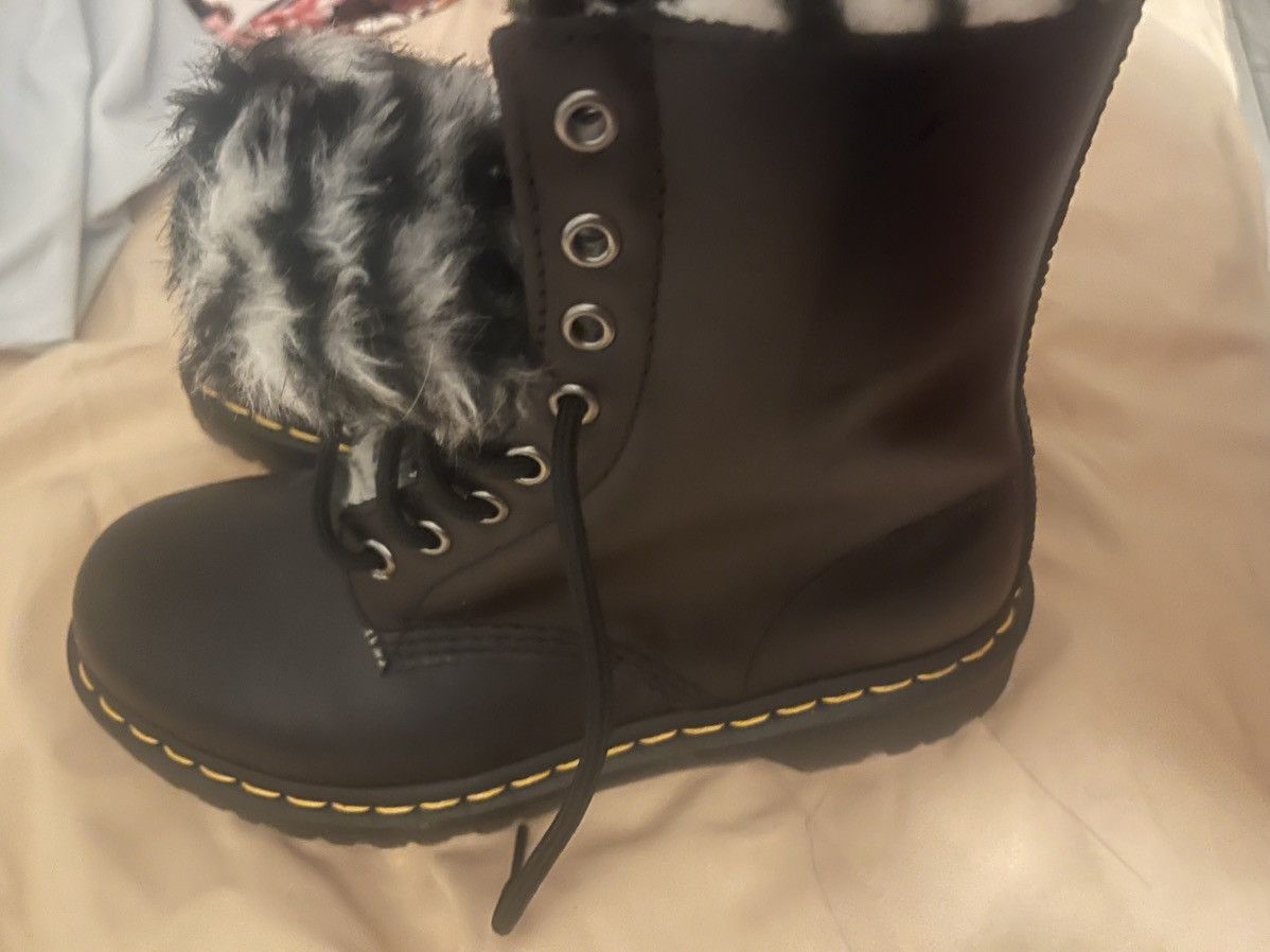 Dr. Martens Dr Martens Faux Leather Fur Lined Boots Size US 7.5 / IT 37.5 - 1 Thumbnail