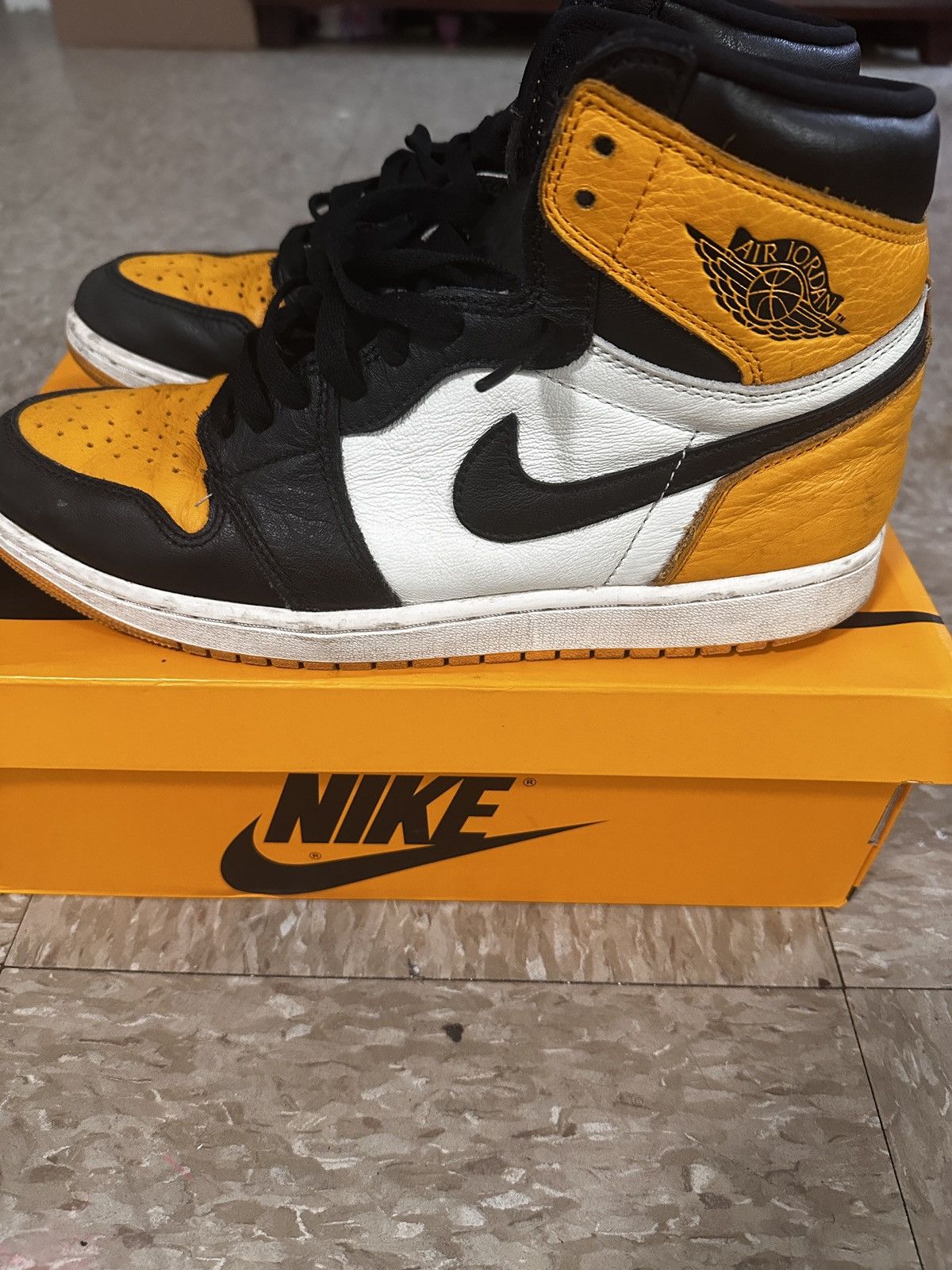 Nike Air Jordan 1 Retro High OG 'Yellow Toe' Size US 11 / EU 44 - 6 Thumbnail