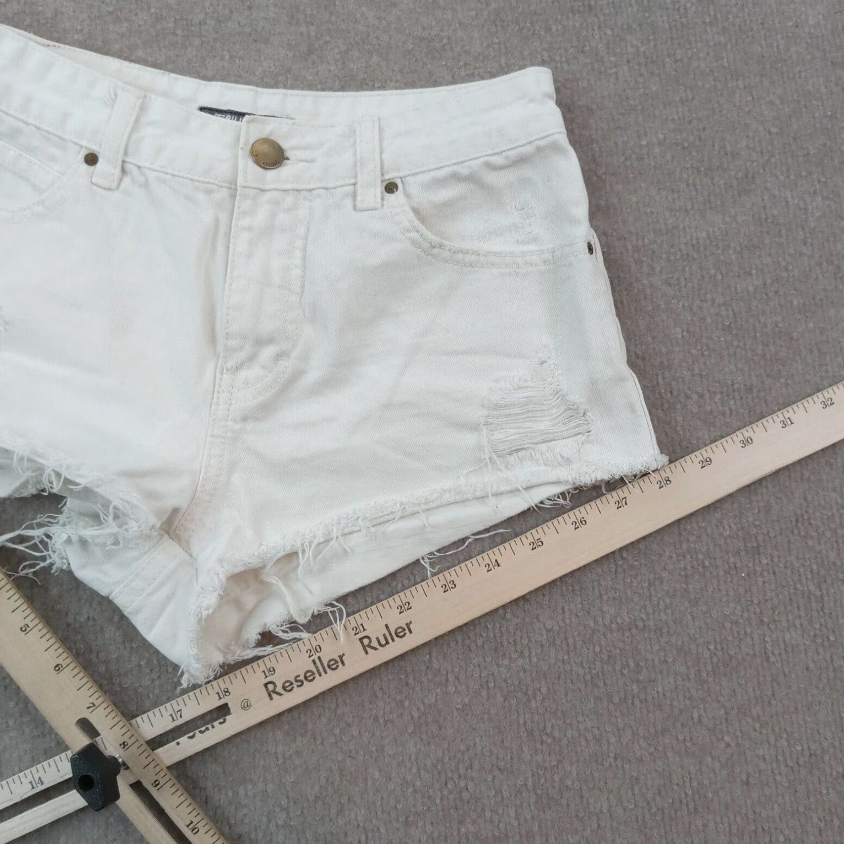 Billabong Billabong Women's White Denim Cut-Off Shorts Size 25 Low Rise Casual Cotton Frayed Size 42" / US 20 - 3 Thumbnail