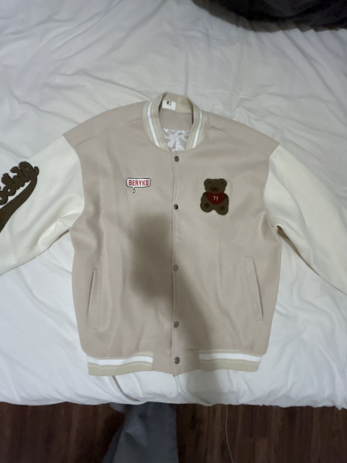 Vintage Beige embroidered varsity jacket Size US L / EU 52-54 / 3 - 1 Thumbnail