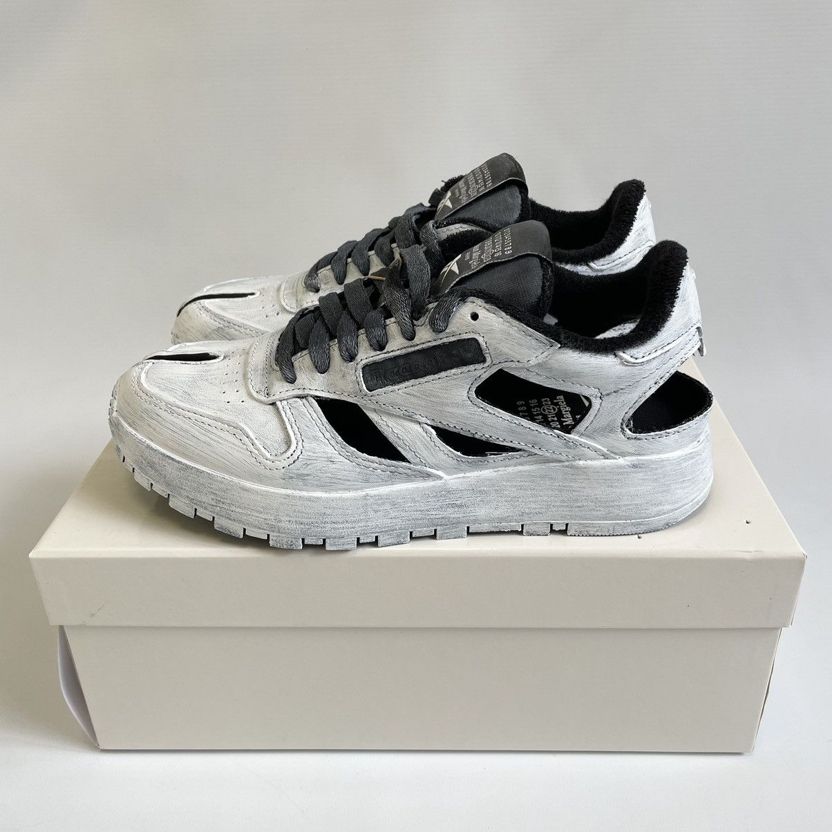 Maison Margiela × Reebok ‘Project 0 CL’ Painted Tabi Sneakers Size US 9 / IT 39 - 20 Thumbnail