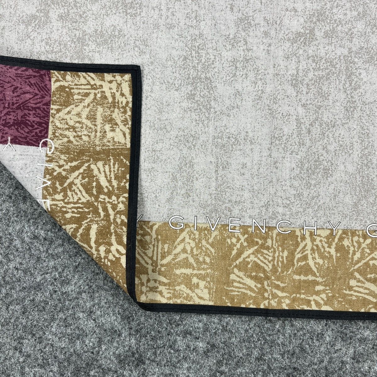 Givenchy Givenchy Handkerchief / Bandana / Neckerchief B1707 Size ONE SIZE - 3 Thumbnail