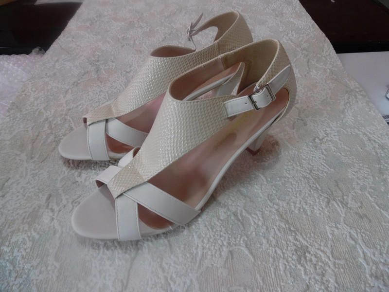 Designer Kaleidoscope women's cream shoes size 8 UK Size US 8.5 / IT 38.5 - 7 Thumbnail