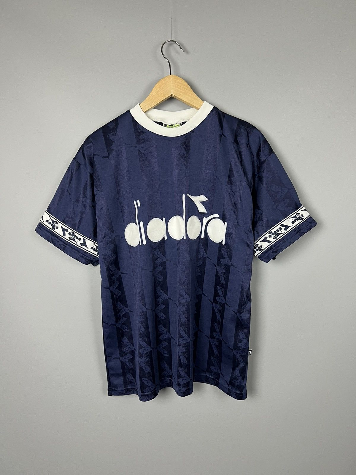 Diadora Vintage Diadora Big Logo T Shirt Tee Baggy Y2K 90s Size US S / EU 44-46 / 1 - 1 Thumbnail