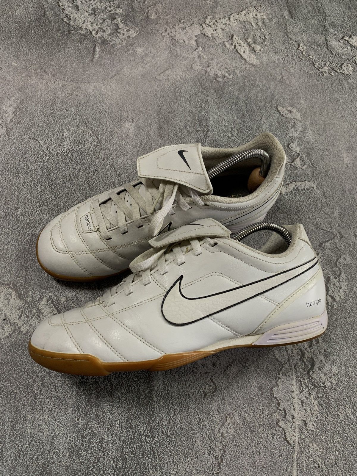 Nike 2009 Nike Tiempo Natural II Leather Futsal Shoes Size EU 43 Size US 9 / EU 42 - 4 Thumbnail