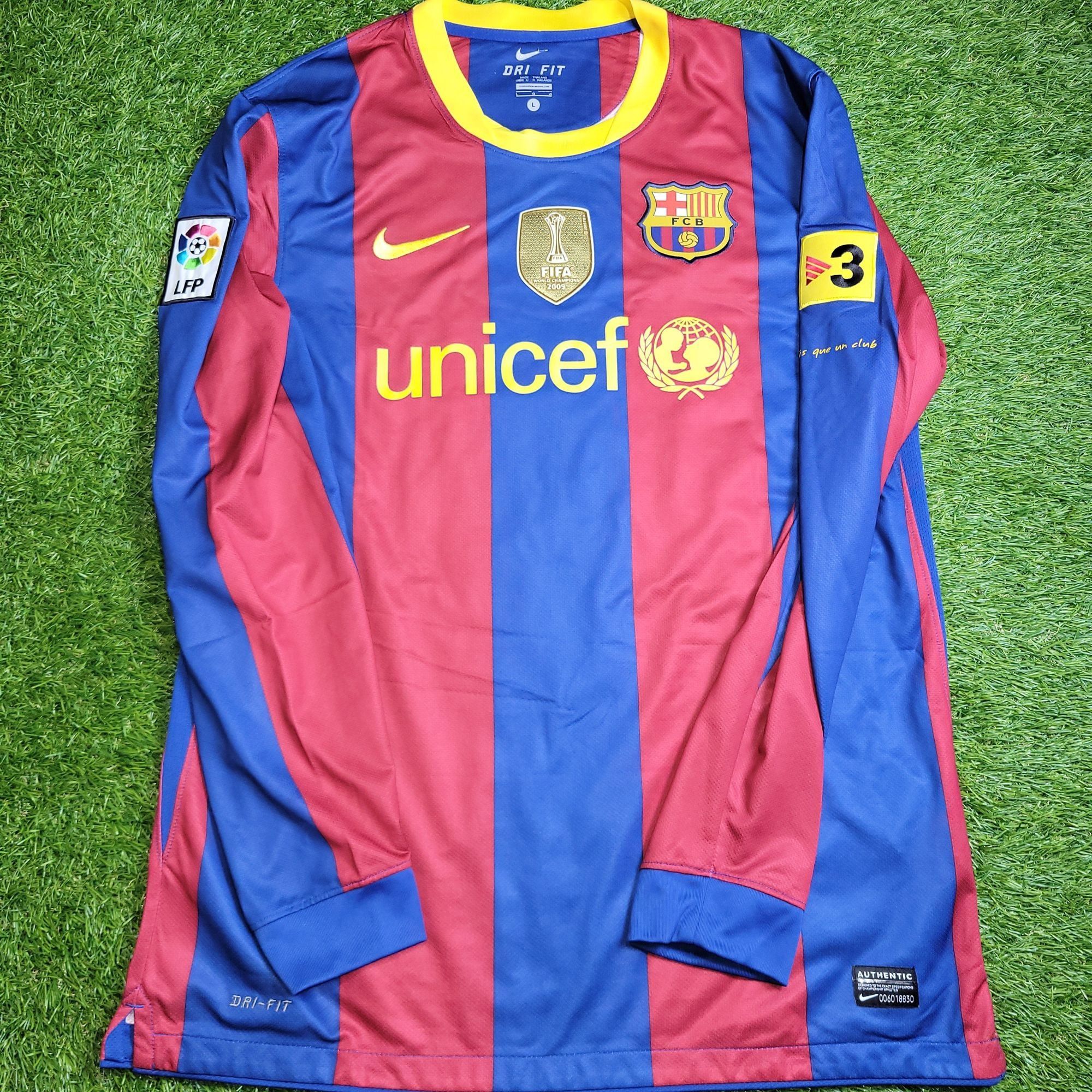Nike Puyol Barcelona Home 2010 2011 Long Sleeve Soccer Jersey L Size US L / EU 52-54 / 3 - 2 Thumbnail