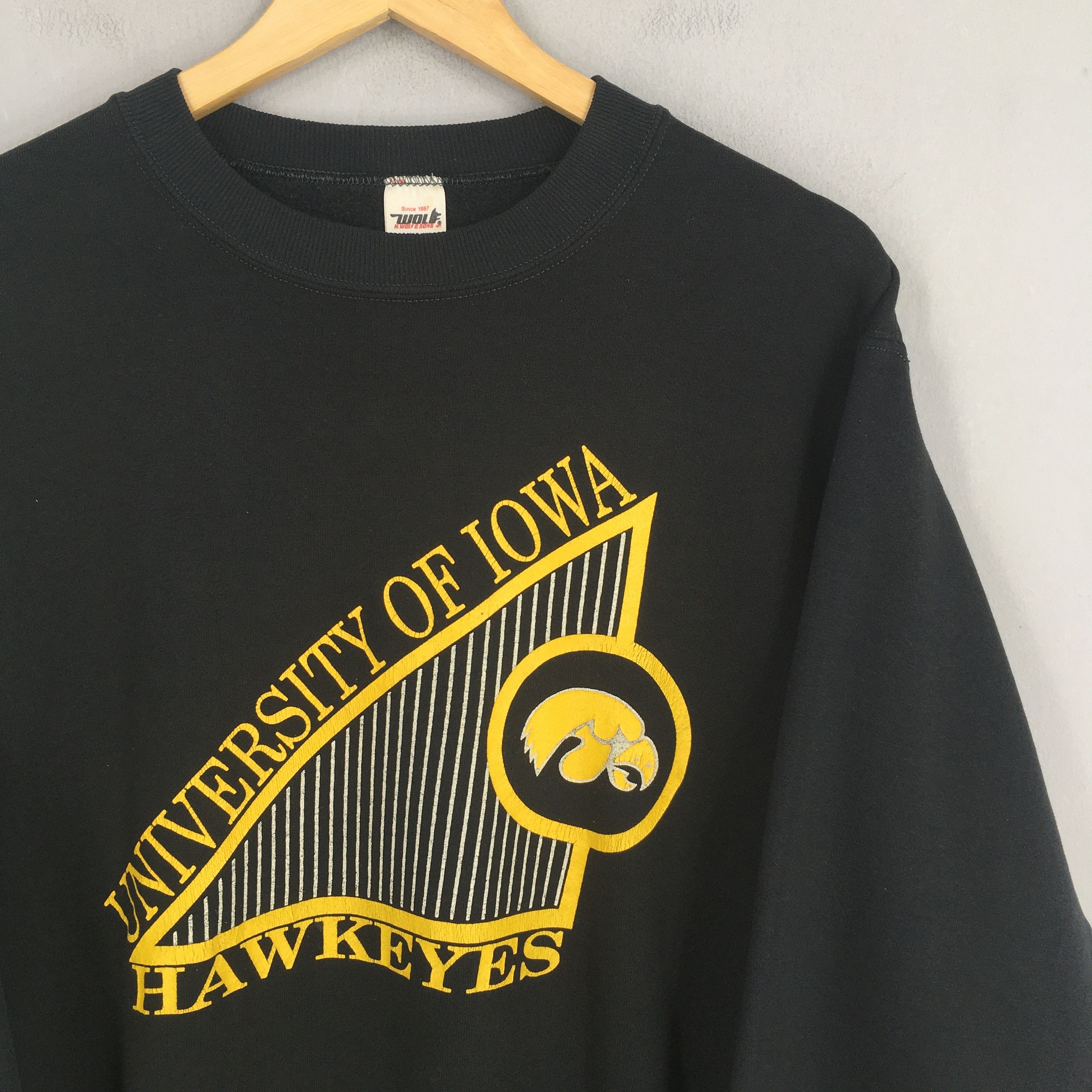Vintage Vintage Iowa Hawkeyes Football Black Sweatshirt Large Size US L / EU 52-54 / 3 - 2 Thumbnail