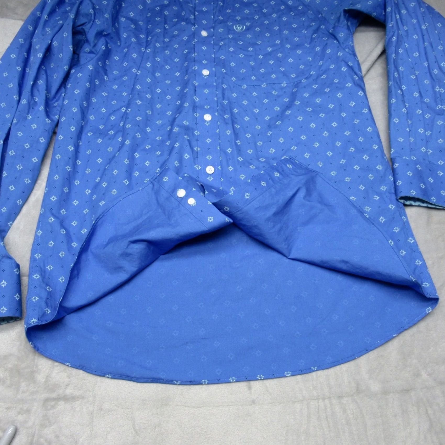 Ariat Ariat Shirt Men S Small Blue Geometric Fitted Long Sleeve Wrinkle Resistant Button-Up with Pockets Size US S / EU 44-46 / 1 - 5 Thumbnail