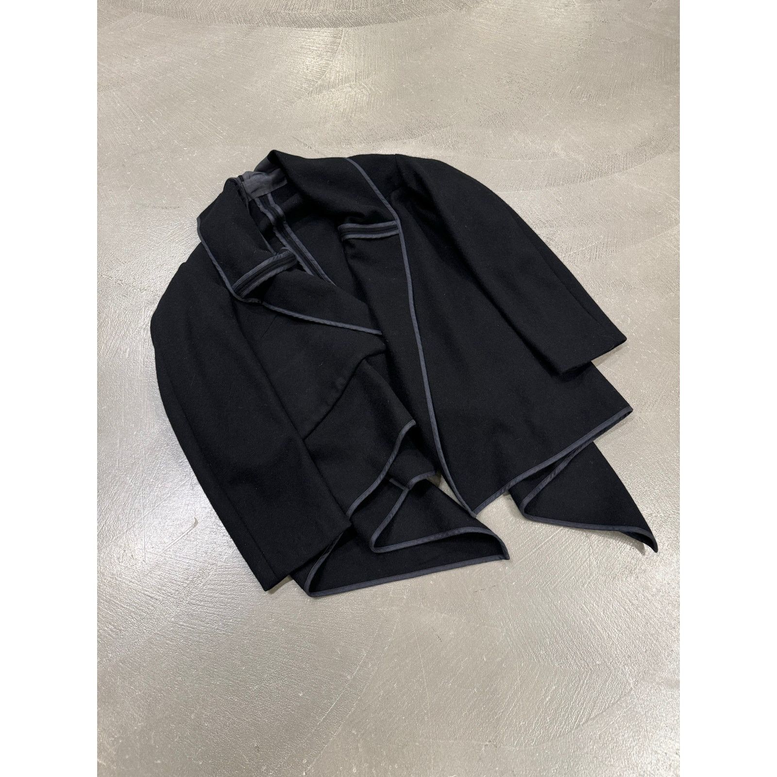 Comme des Garcons 1990s Comme des Garçons asymmetrical wool jacket Size US M / EU 48-50 / 2 - 6 Thumbnail