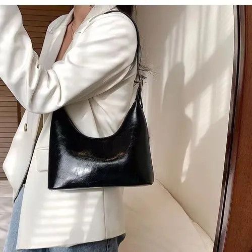 Black versatile shoulder bag