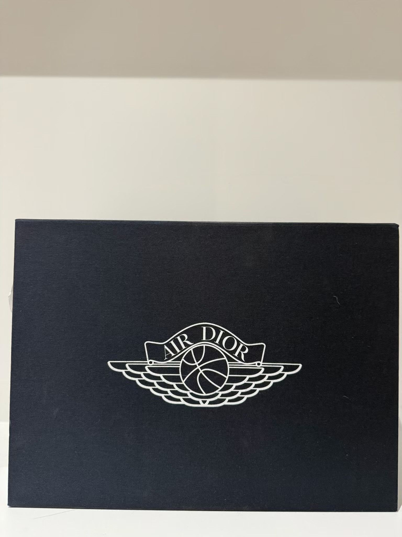 Dior × Jordan Brand Jordan x Dior Air Jordan 1 Retro High Top Sneaker BNIB Size US 6.5 / EU 39-40 - 14 Thumbnail