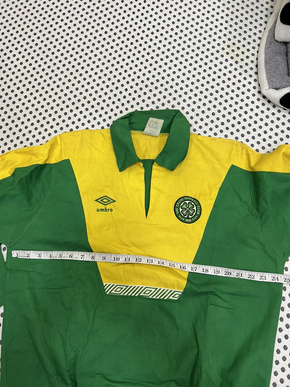 Umbro Celtic FC Umbro Drill/Training Top 1990-1992. Size US L / EU 52-54 / 3 - 9 Thumbnail