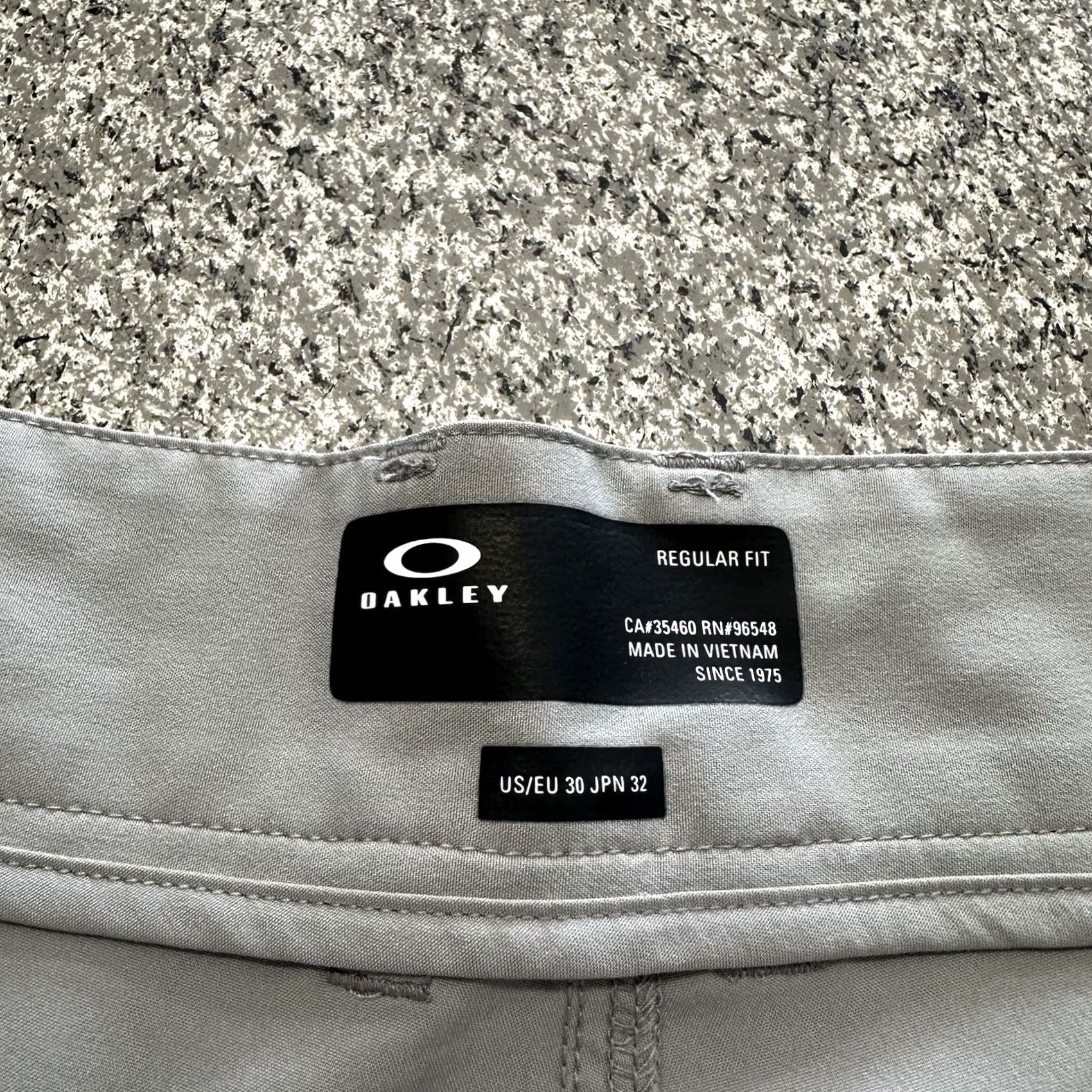 Oakley Oakley Baseline Hybrid 21 2.0 Shorts Mens 30 Gray Chino Flat Front Casual Pockets Stretch 10” Inseam XS-? No, use provided. Size US 30 / EU 46 - 3 Thumbnail